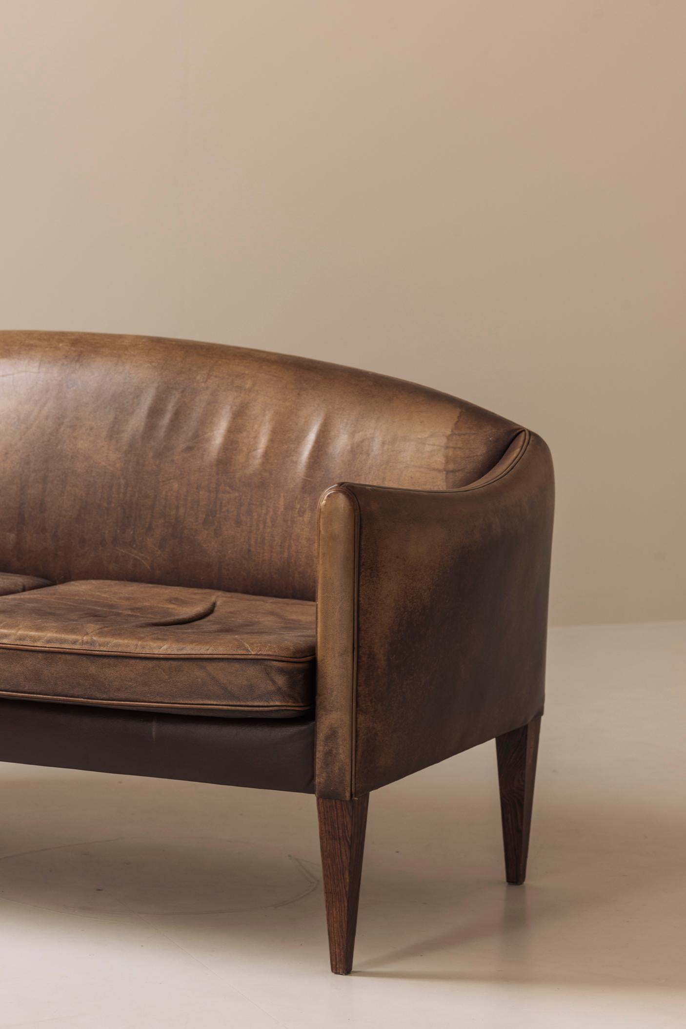 Danois Canapé V12 par Illum Wikkelsø pour Holger Christiansen, Danemark, années 1960 en vente