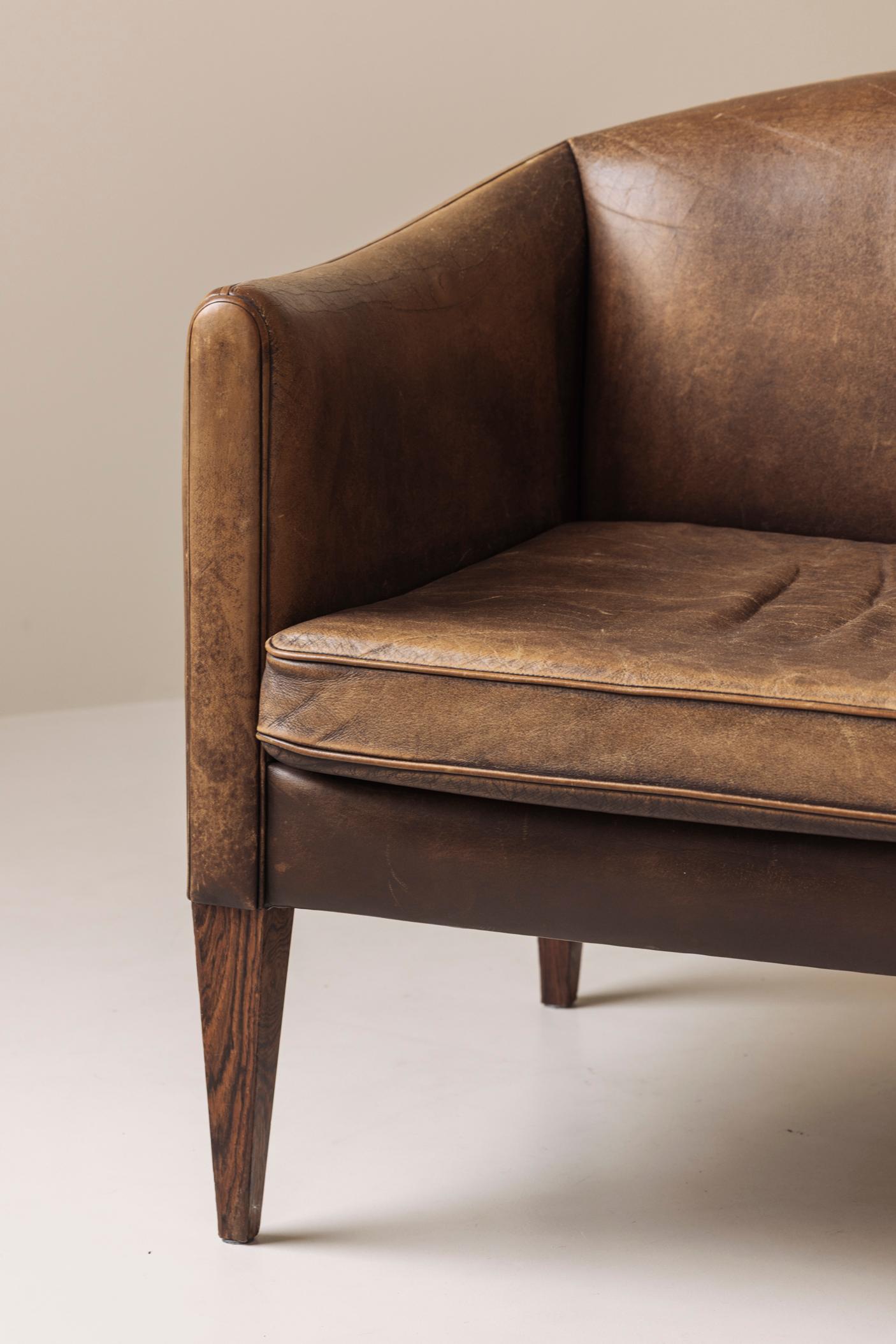 Canapé V12 par Illum Wikkelsø pour Holger Christiansen, Danemark, années 1960 Bon état - En vente à Antwerp, BE