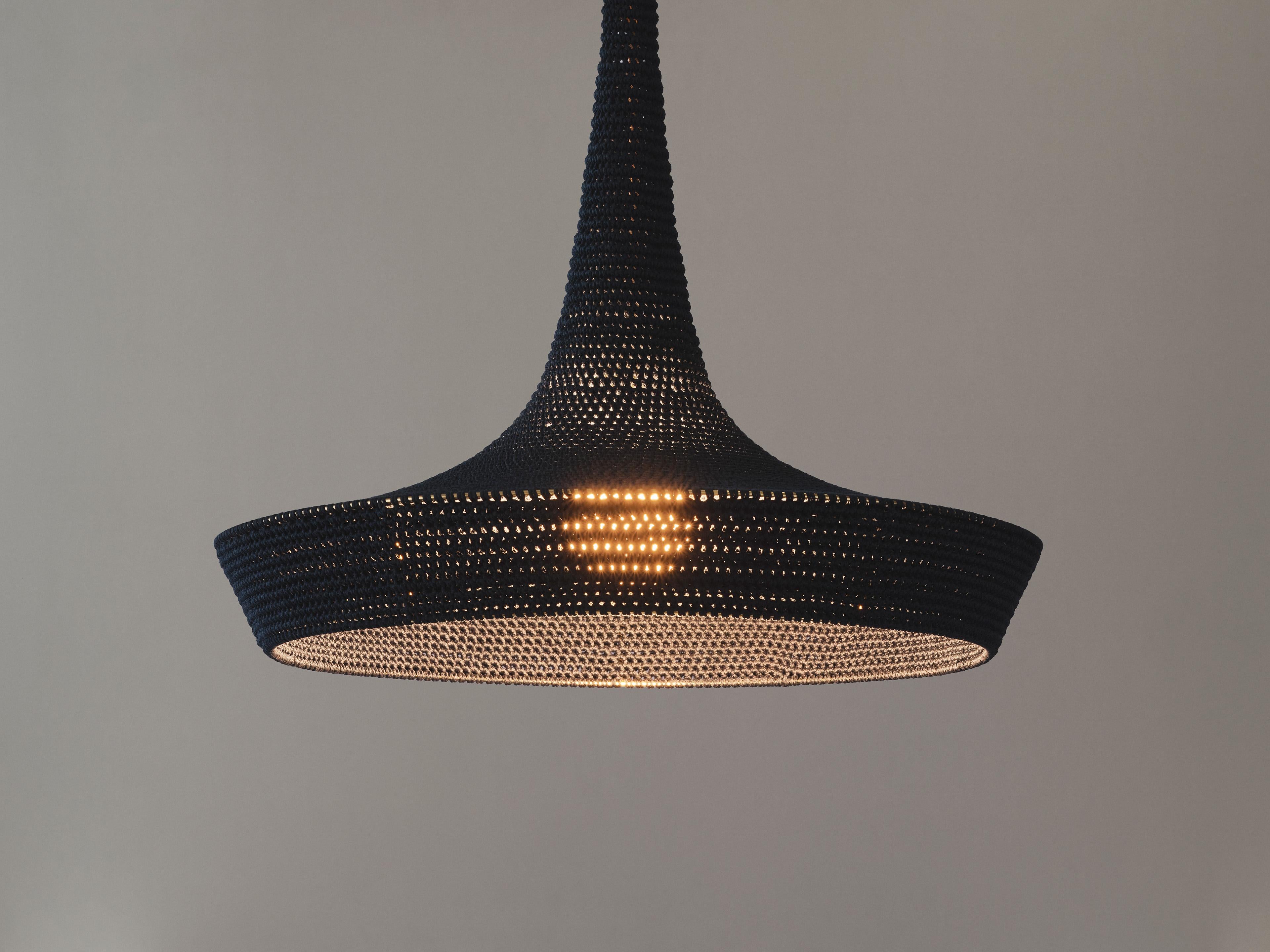 Handgefertigter V2-Glück-Anhänger, Ø50cm/19.7in (Skandinavische Moderne) im Angebot