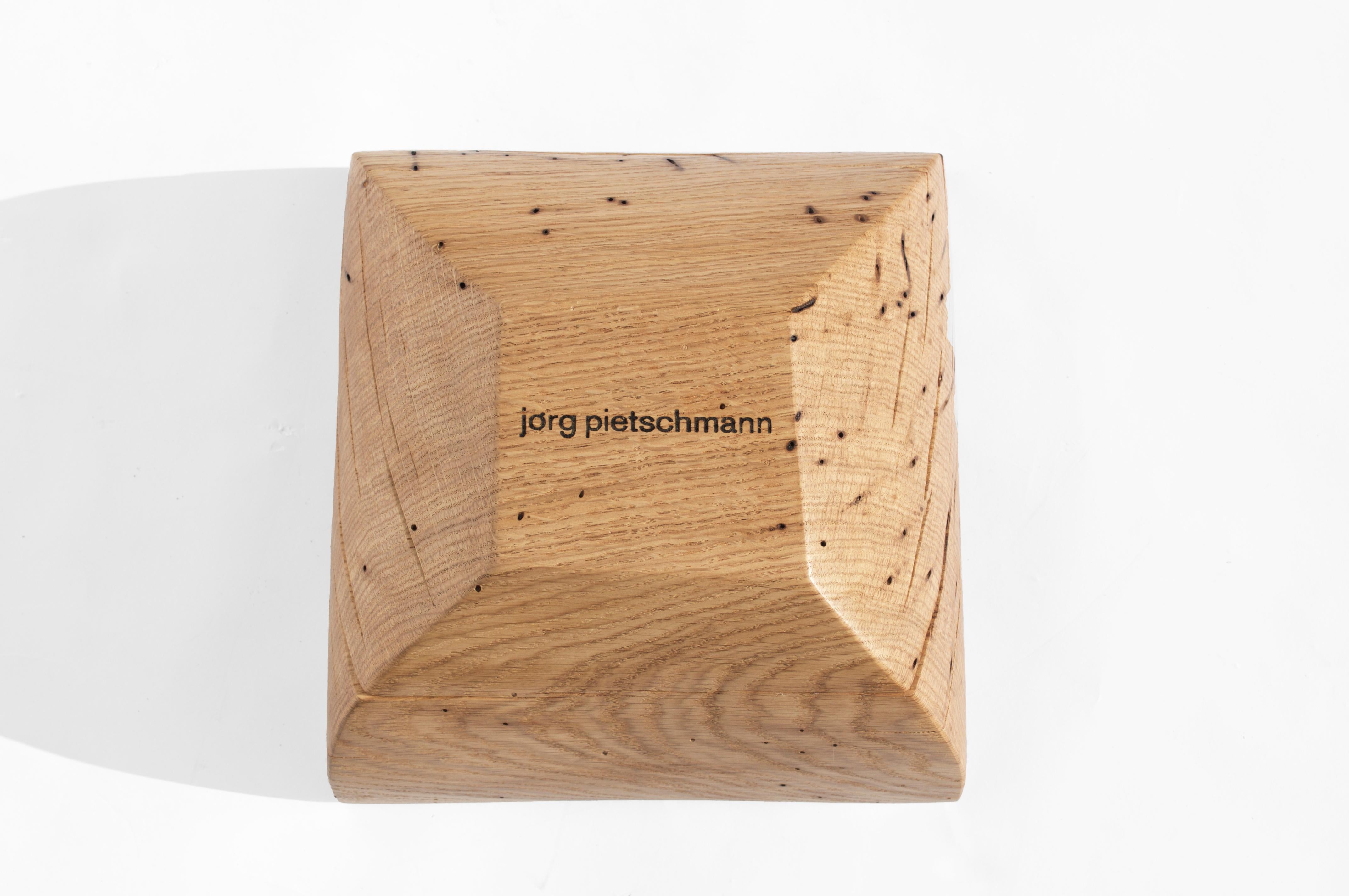 V21084 Vessel in Natural Oak Wood by Jörg Pietschmann For Sale 1