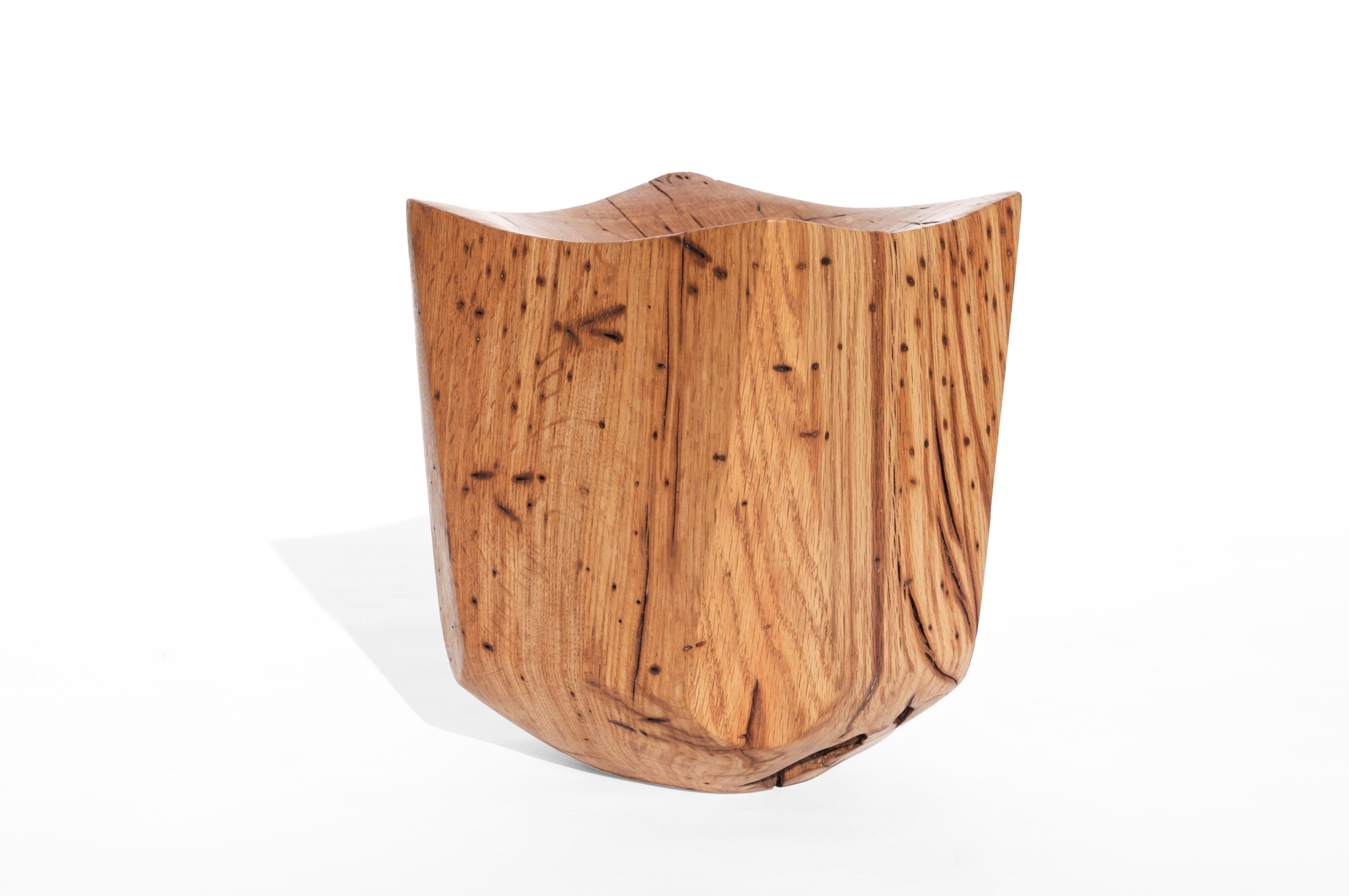 V21124 Vessel in Natural Oak Wood by Jörg Pietschmann
Dimensions: D 20 x W 20 x H 25 cm.
Materials: Oak wood.

In Pietschmann’s sculptures, trees that for centuries were part of a landscape and founded in primordial forces tell stories inscribed in