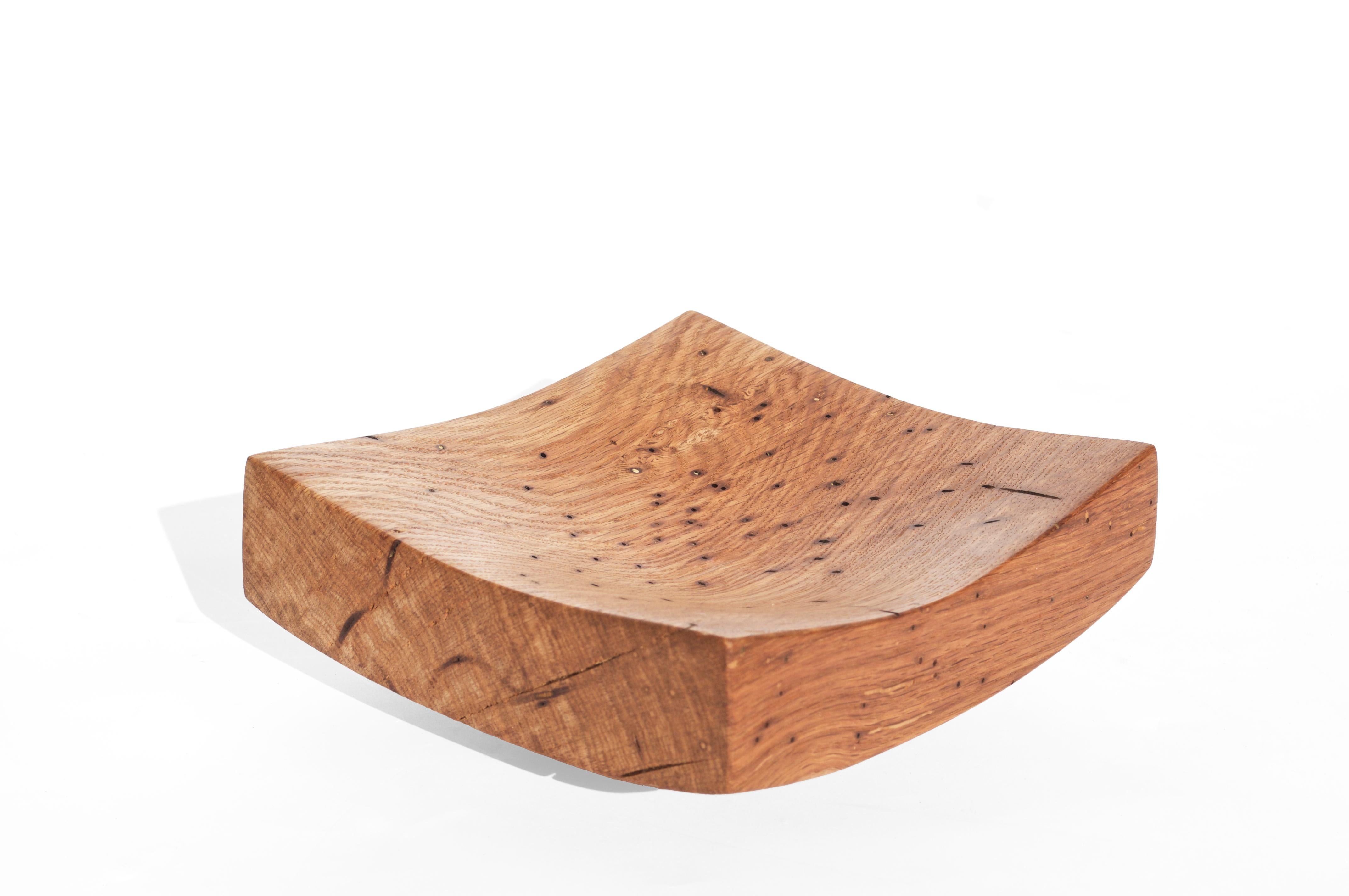 V21134 Vessel in Natural Oak Wood by Jörg Pietschmann
Dimensions: D 18 x W 20 x H 8 cm.
Materials: Oak wood.

In Pietschmann’s sculptures, trees that for centuries were part of a landscape and founded in primordial forces tell stories inscribed in