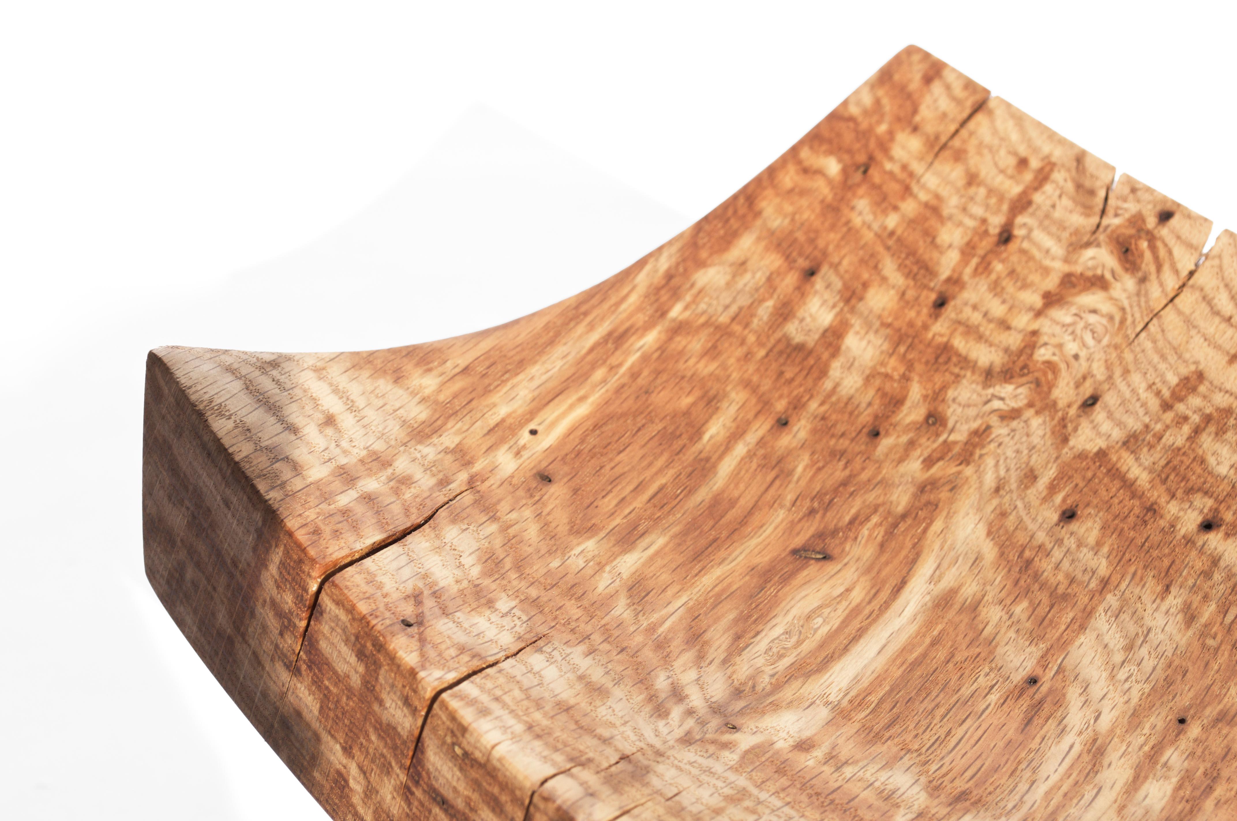 V21364 Vessel in Natural Oak Wood by Jörg Pietschmann
Dimensions: D 20 x W 27,5 x H 17 cm.
Materials: Oak wood.

In Pietschmann’s sculptures, trees that for centuries were part of a landscape and founded in primordial forces tell stories inscribed