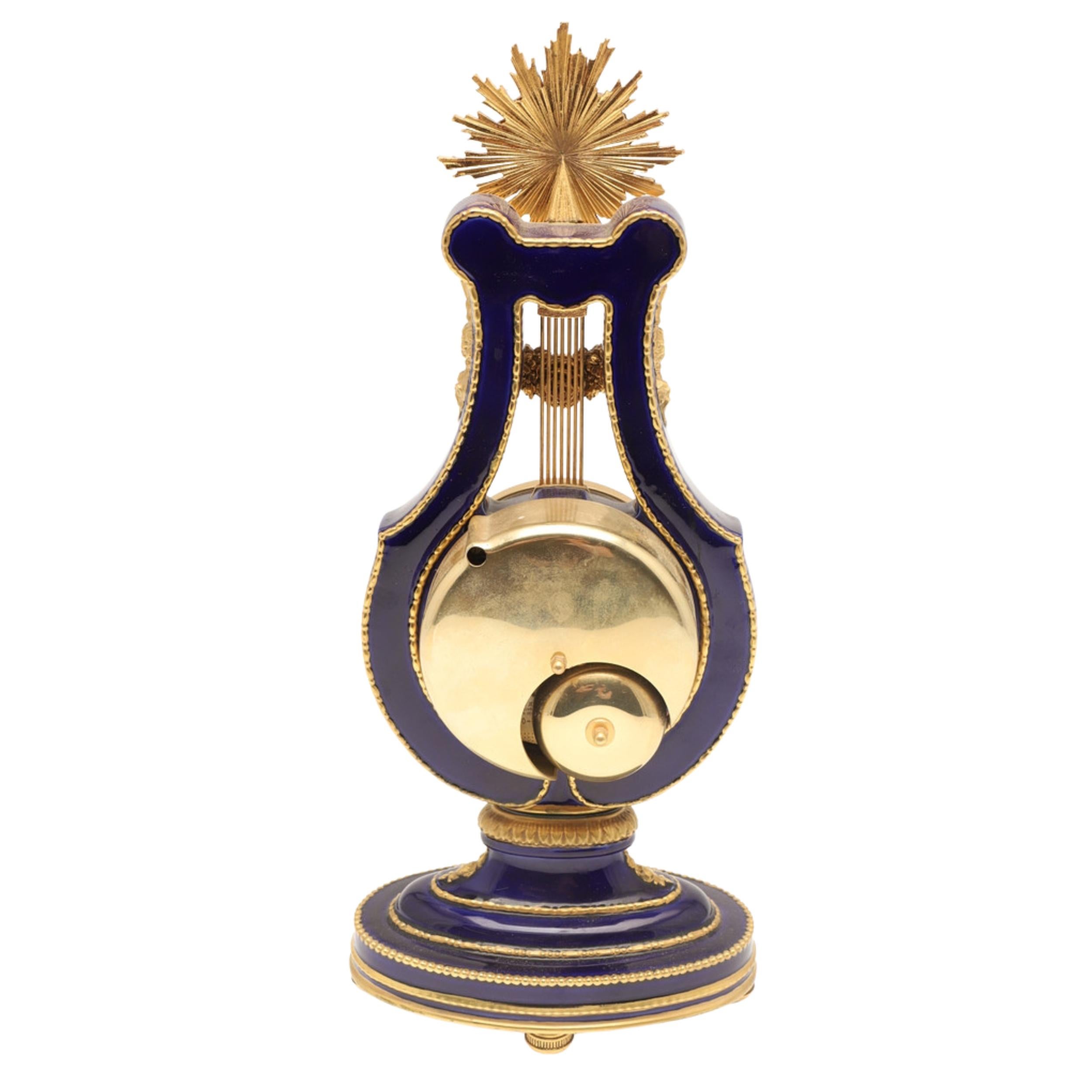 Early 20th Century V&A Marie-Antoinette Mantel Clock Sèvres Style Porcelain Gilt Bronze Decoration For Sale