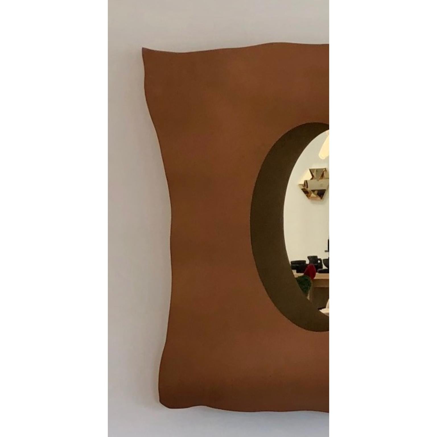 italien Miroir mural Vaca Colgada en cuir et cadre métallique par Oscar Maschera en vente