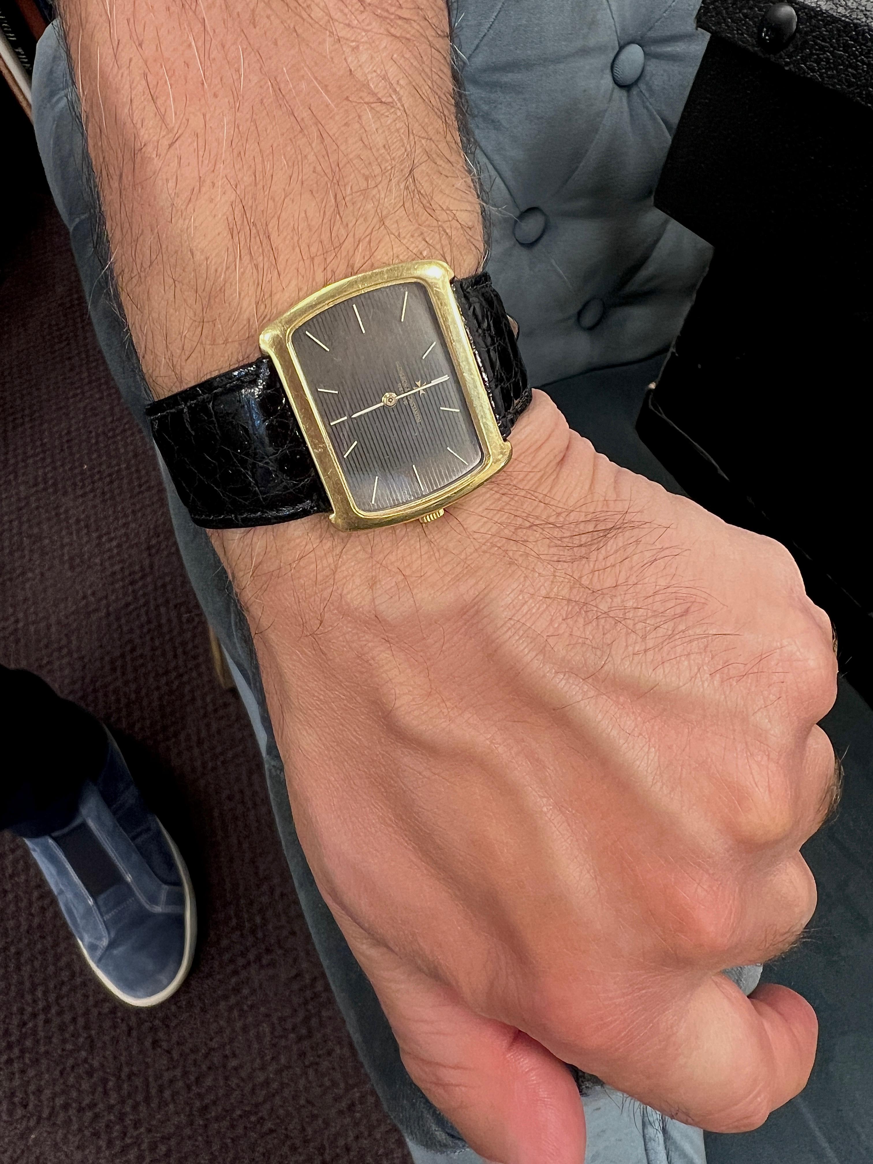 Vacheron Constantin Montre à bracelet en or jaune 18 carats et cuir en vente 3