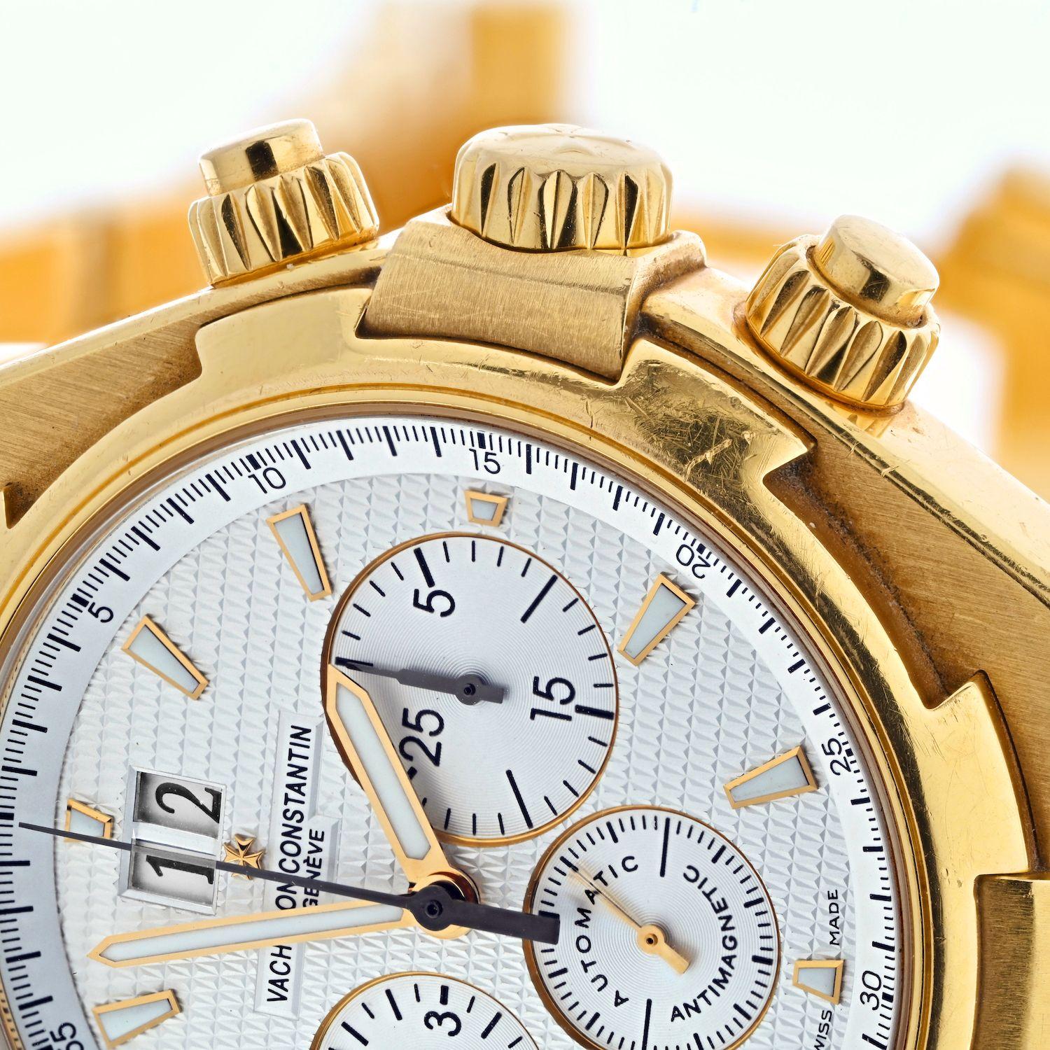 Pre-owned Vacheron Constantin 18K Yellow Gold Overseas Chronograph Mens Watch.
This youthful and sporty self - winding automatic watch, features a 44mm 18k yellow gold case surrounding a silver dial on an 18k yellow gold bracelet with folding