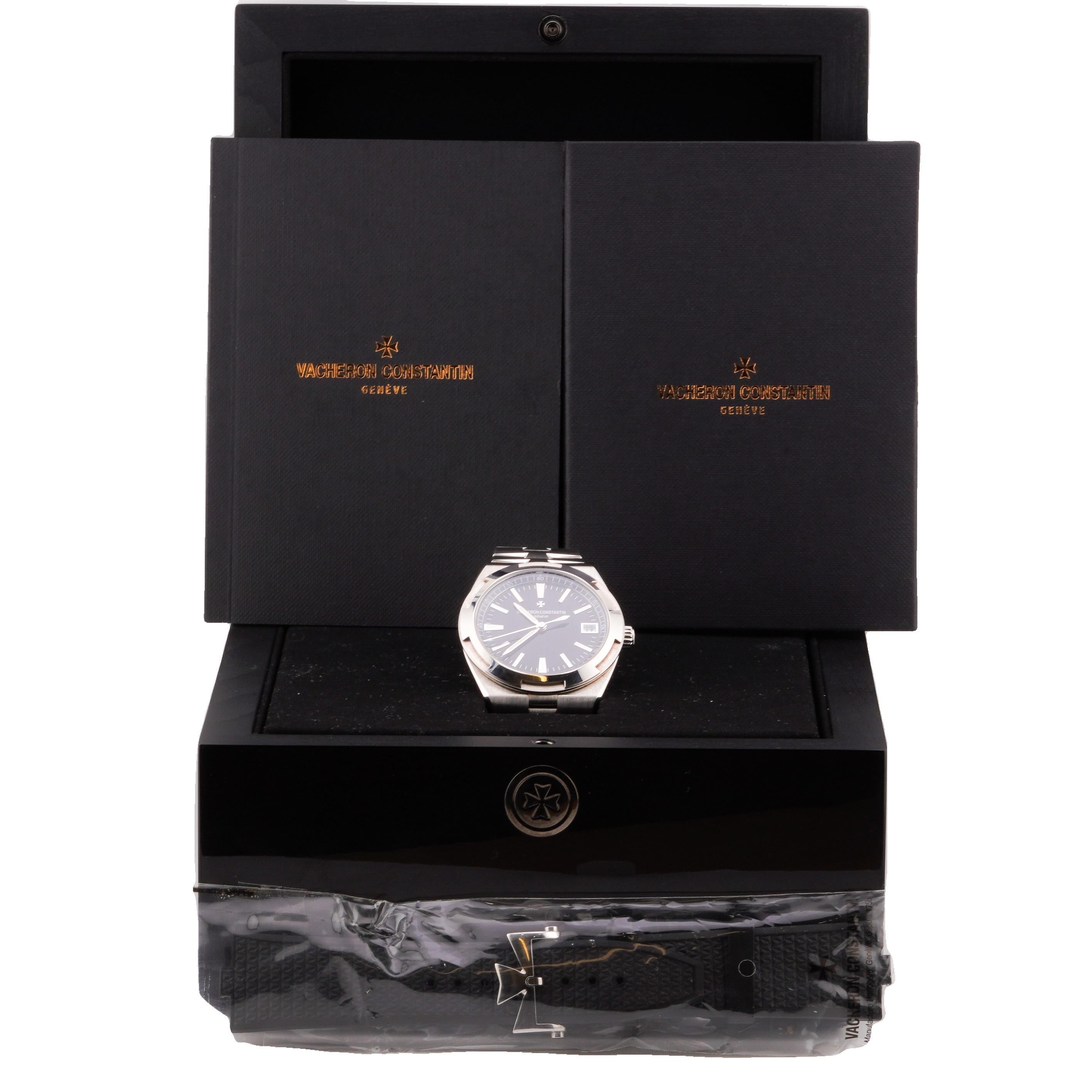 Vacheron Constantin 2020 Overseas 4500V Stainless Wrist Watch w/ Box and Papers For Sale 5