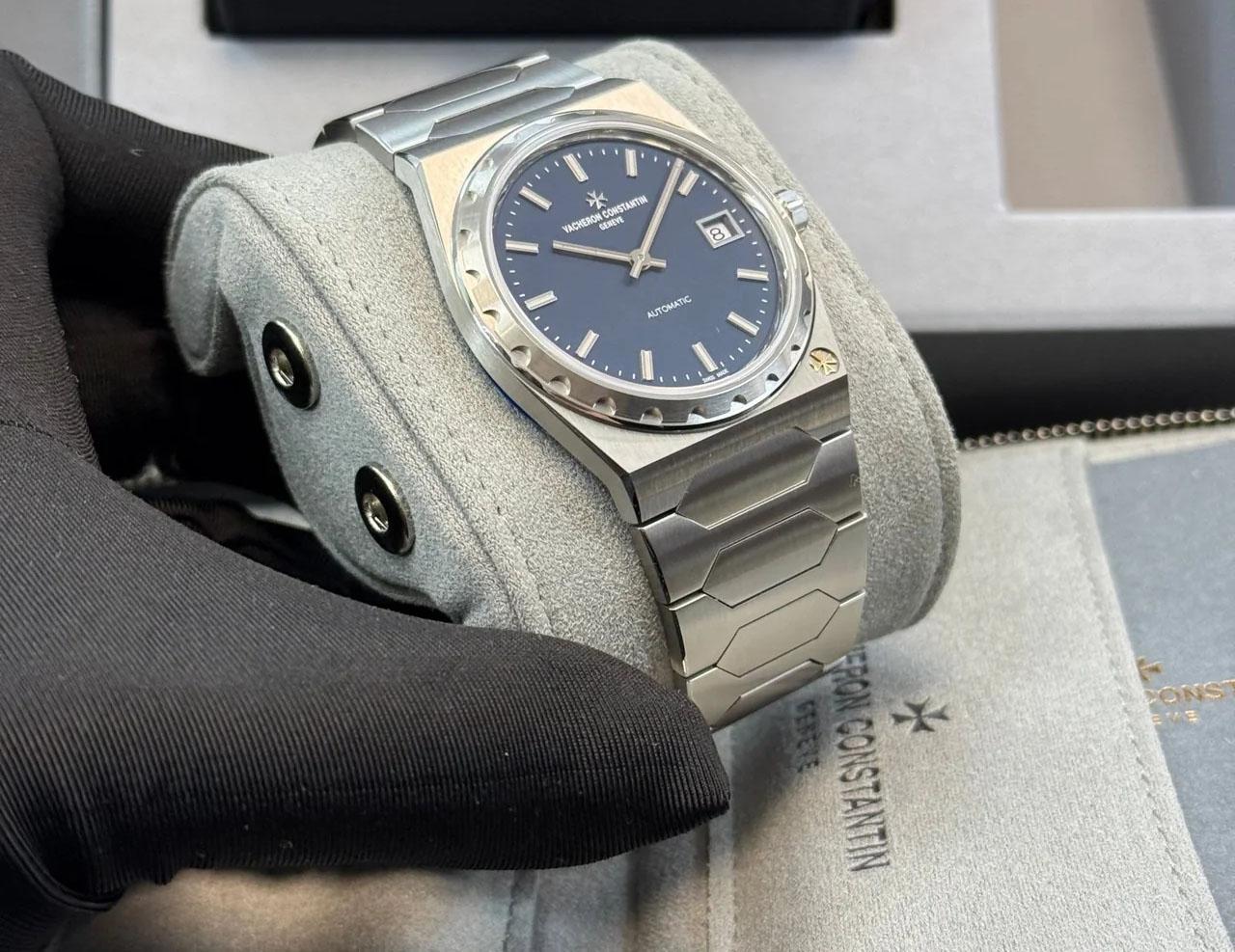 Vacheron Constantin Cadran Bleu Acier Historiques 222 Référence # 4200H/222A-B934 en vente 7