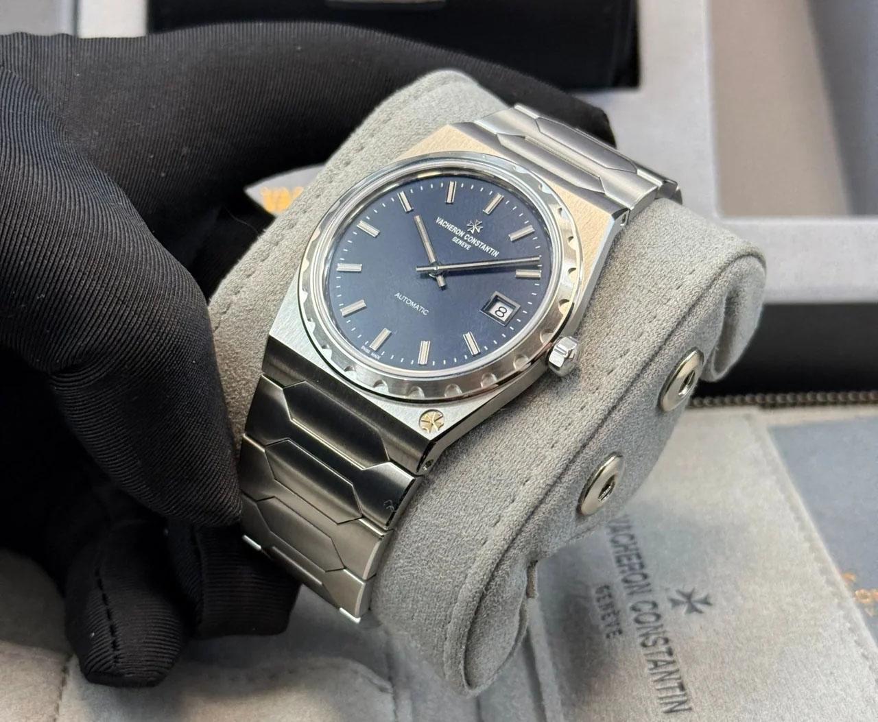 Vacheron Constantin Cadran Bleu Acier Historiques 222 Référence # 4200H/222A-B934 en vente 9
