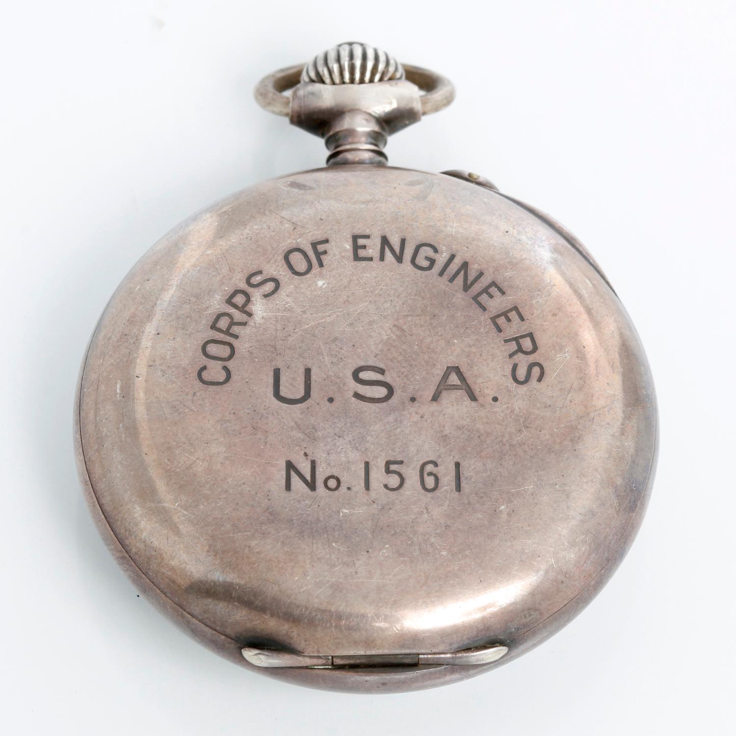 Vacheron Constantin Corps of Engineers Taschenchronograph -  Handaufzug; Ein-Drücker-Chronograph. Gehäuse aus rostfreiem Stahl  ( 52 mm ). Weißes Zifferblatt mit leuchtenden Zeigern und Ziffern. Diese Taschenuhr war Teil einer Bestellung von 5.000