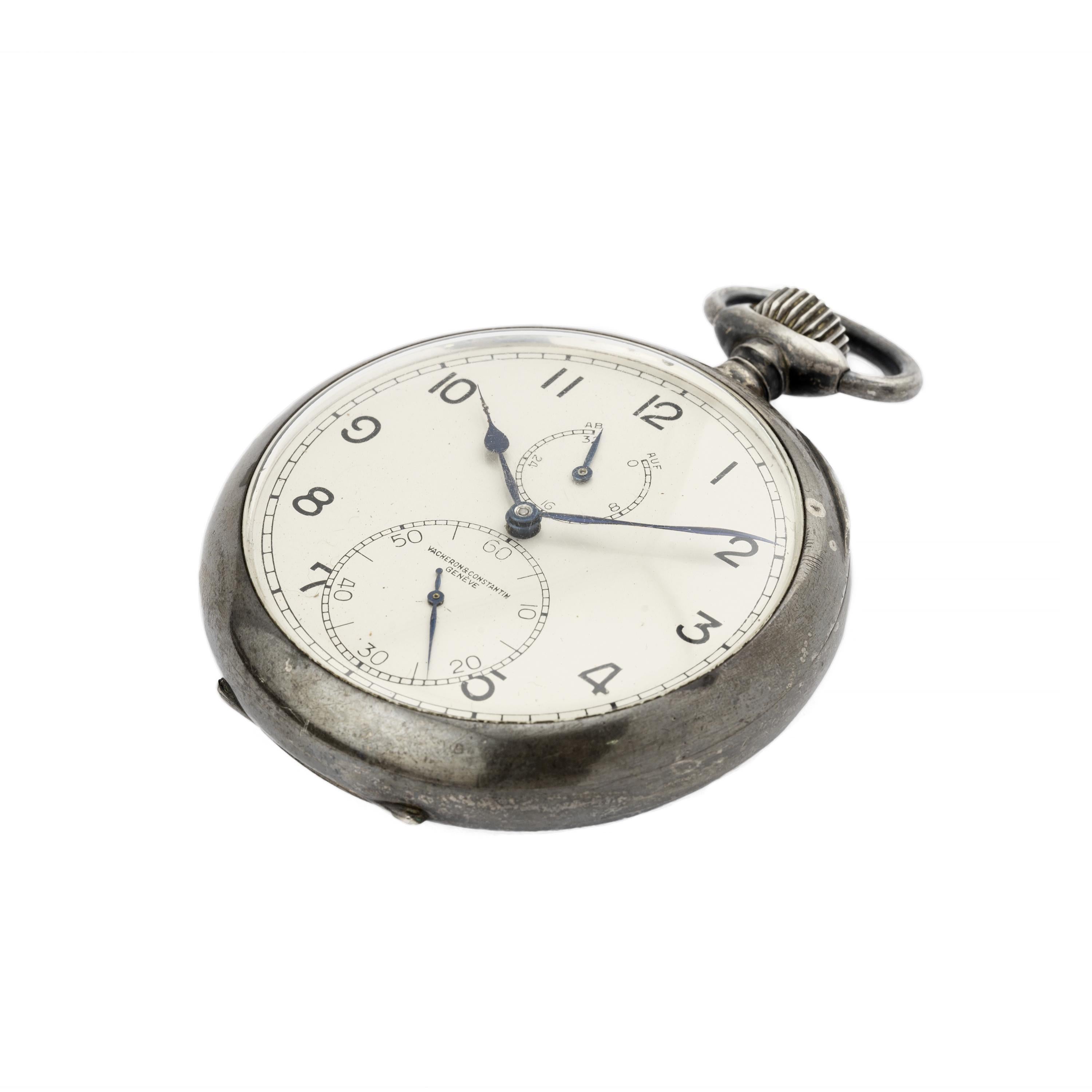 Aston Estate Jewelry stellt vor:

CIRCA 1942 Vacheron & Constantin Deckschronometeruhr in Silber. Aus einer limitierten Serie von 150 Hebelchronometern, die Vacheron in den frühen 1940er Jahren herstellte. Angetrieben von einem Kal. Uhrwerk 162 mit