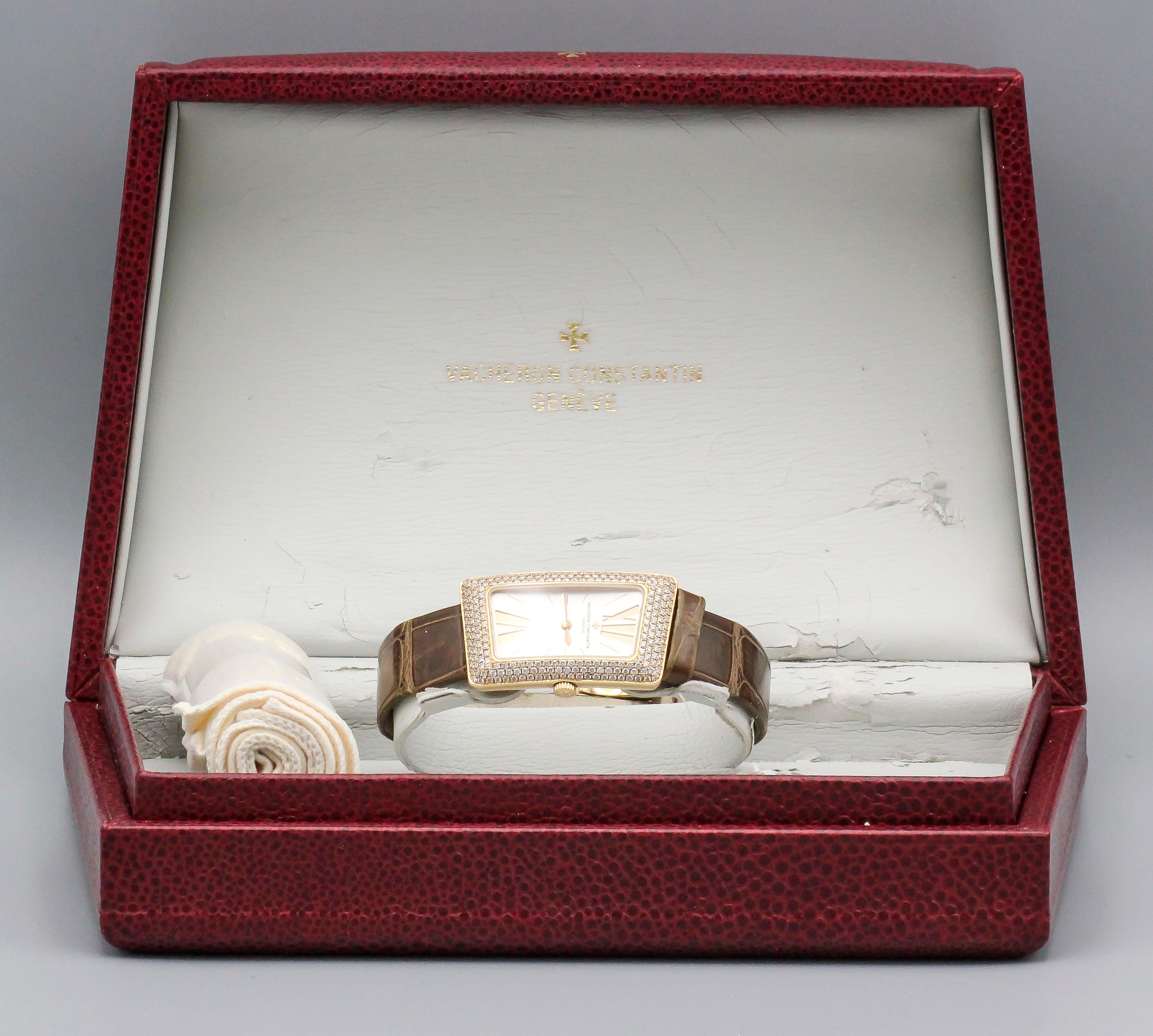 Vacheron Constantin Montre-bracelet pour femme Cambree en or rose 18 carats et diamants, 1972 en vente 4
