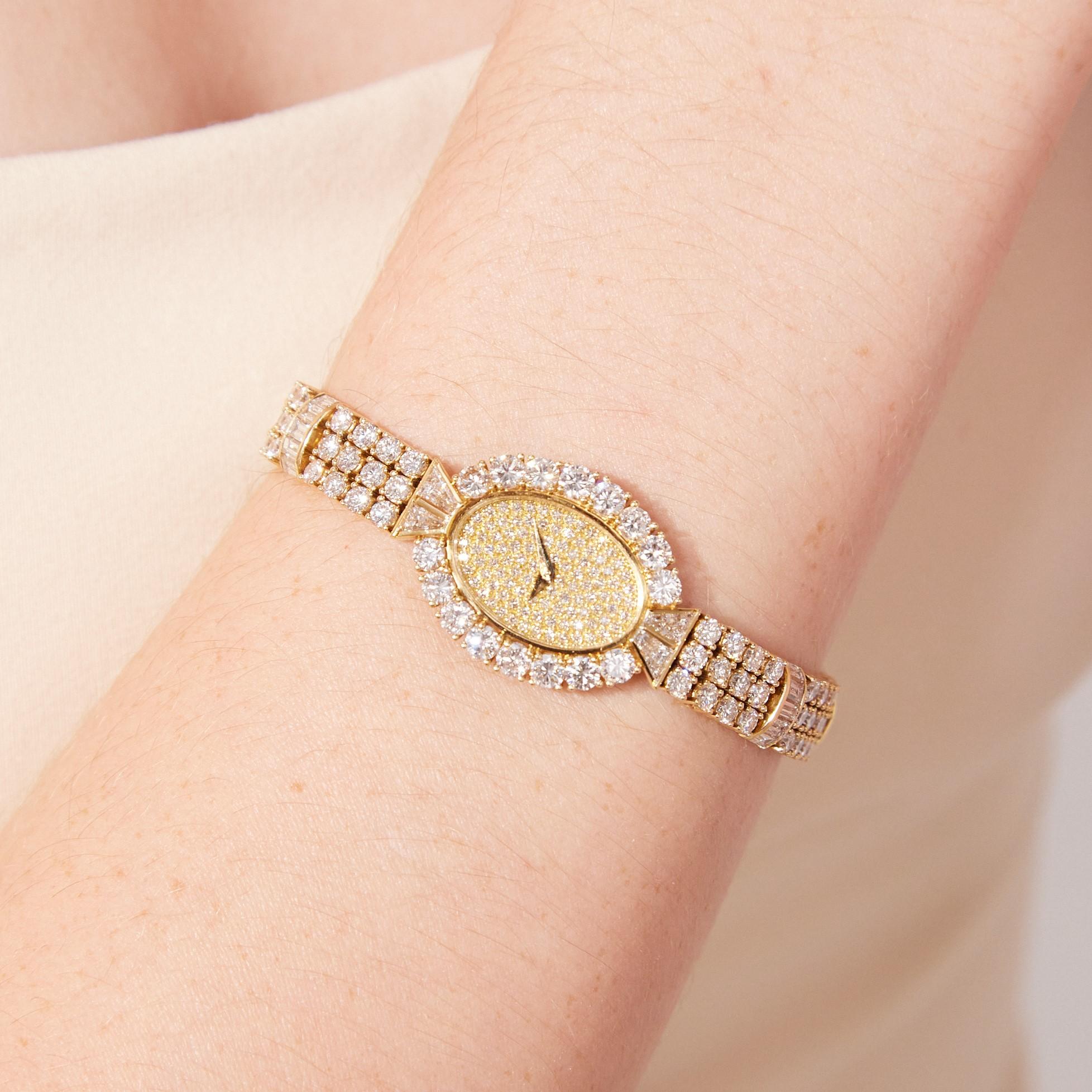 Die hervorragende Vacheron Constantin Geneve Damen-Diamant-Armbanduhr ist ein sehr feines und seltenes Stück von der ältesten und einer der angesehensten Uhrenmanufakturen der Schweiz. Die Uhr ist mit rund 14 Karat spektakulär leuchtenden weißen