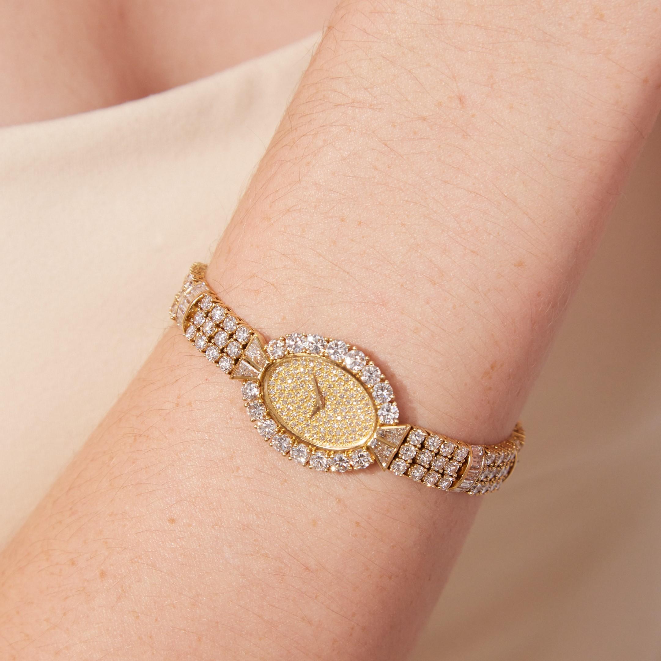 Vacheron Constantin Geneve Ladies Full Diamond Wristwatch & Bracelet in 18K Gold For Sale 3