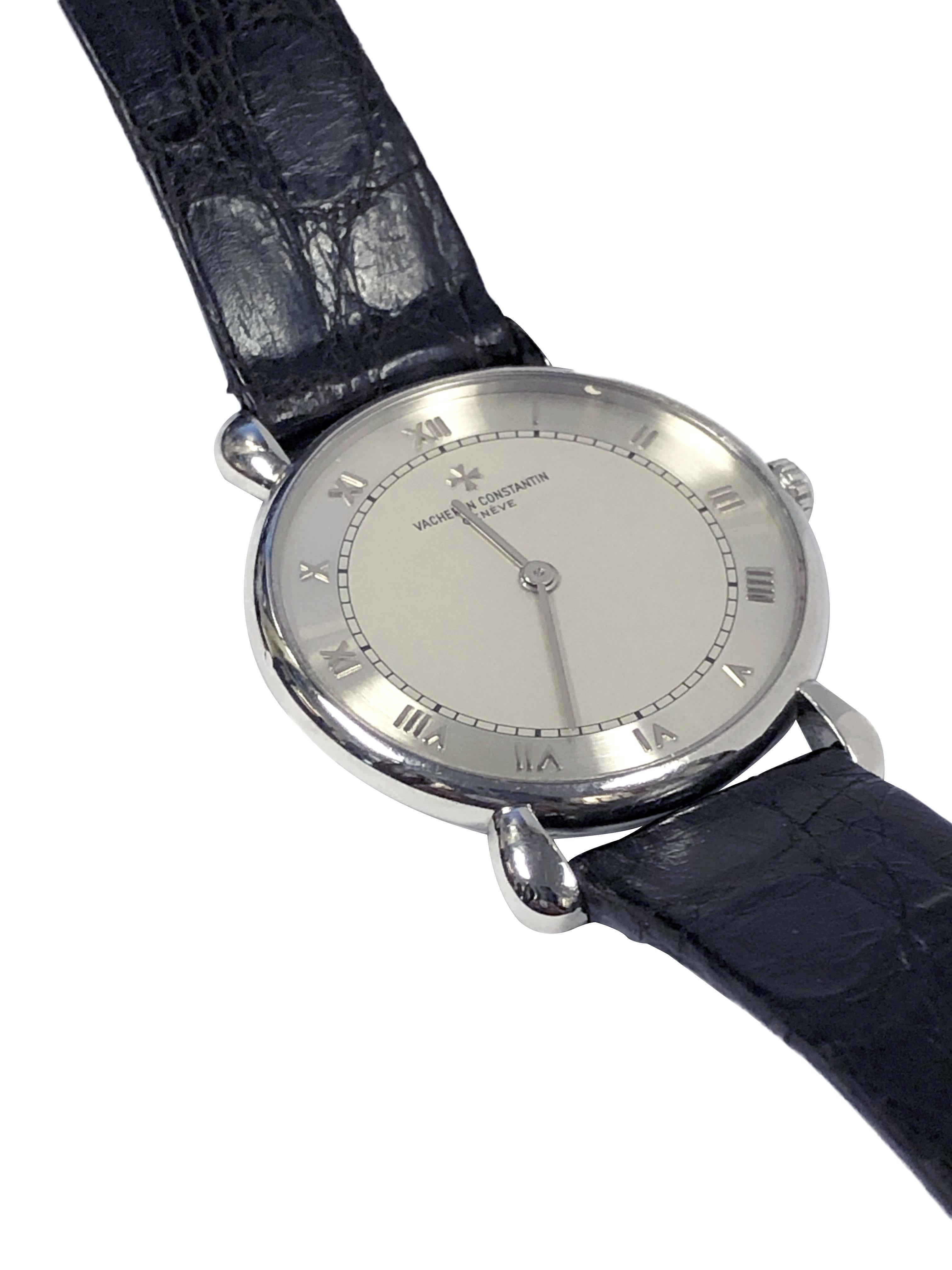 Circa 1990 Vacheron Constantin, Collection Historique Montre-bracelet, 31 M.M. Boîtier en platine 2 pièces de 4,5 mm d'épaisseur avec attaches en forme de goutte d'eau. Calibre 1003/2, mouvement mécanique à remontage manuel, cadran satiné argenté 2