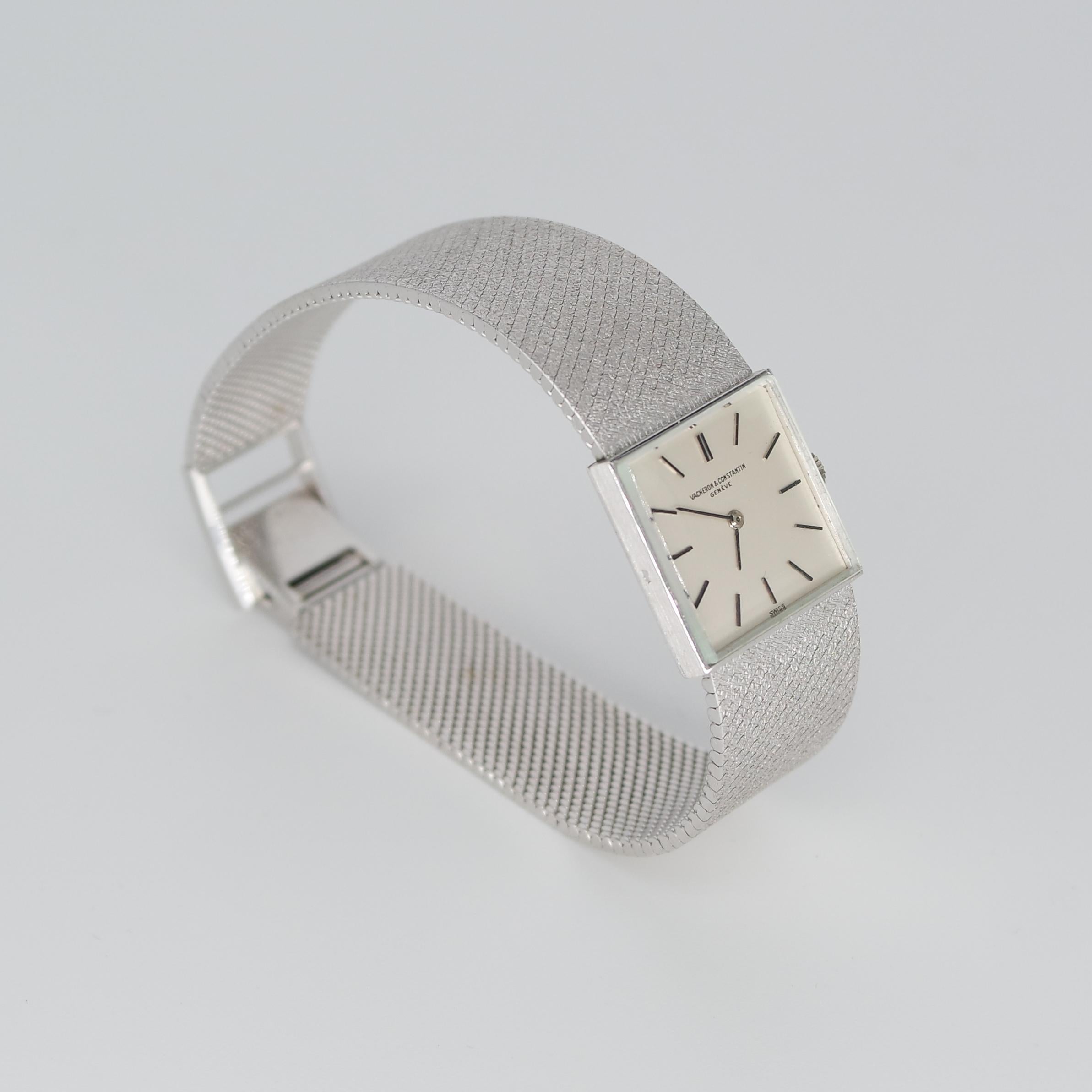 Moderne Vacheron Constantin Lady 18  Montre-bracelet mécanique en or blanc karat en vente