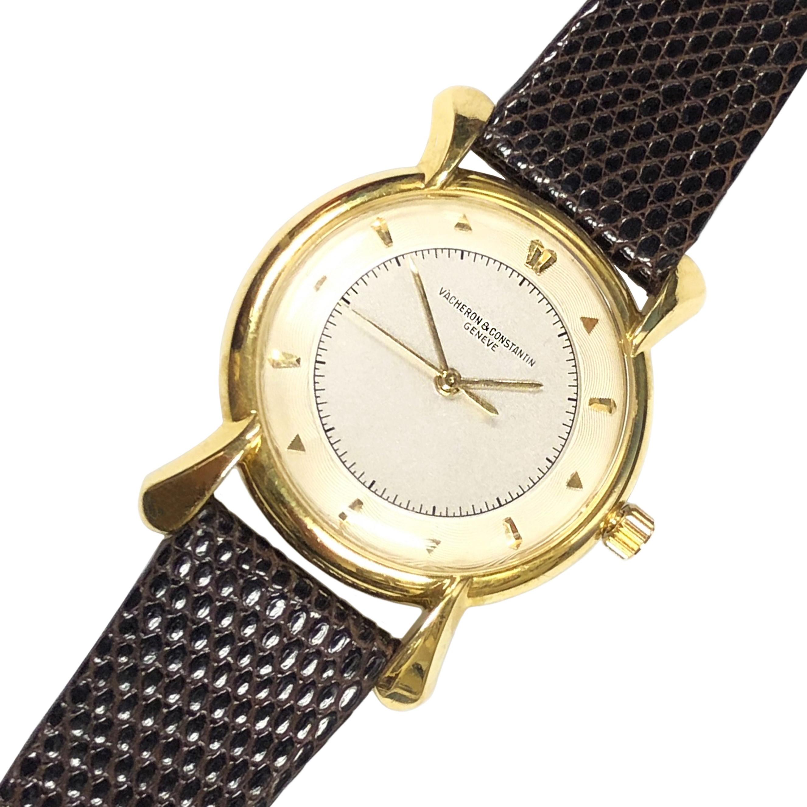 Vacheron & Constantin Large Gold mechanical Wristwatch with Flared Lugs, 1940s In Excellent Condition In Chicago, IL