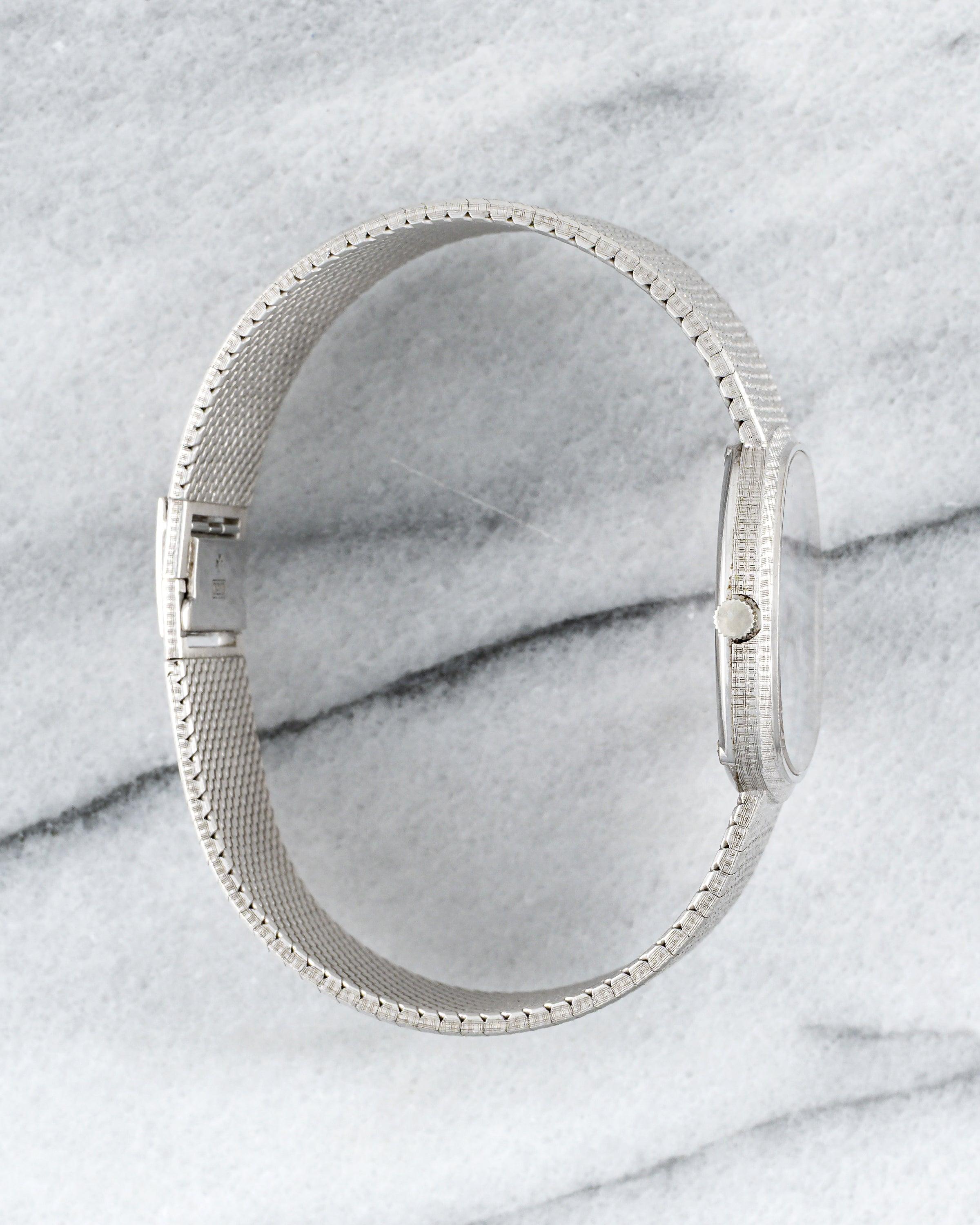 Femenino o masculino Reloj Vacheron Constantin de oro blanco de 18 quilates con esfera de ópalo, años 70 en venta