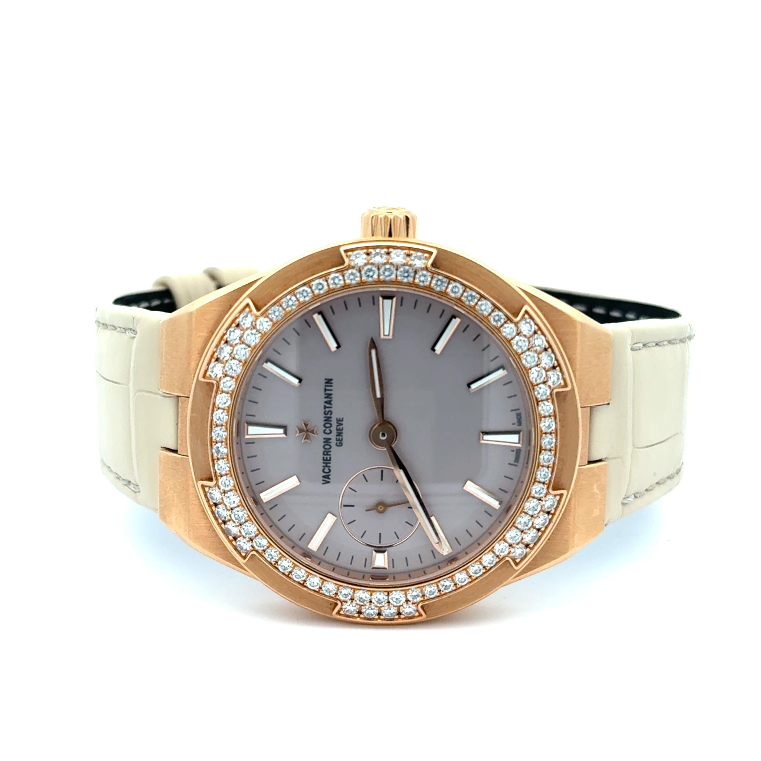 Orologio Vacheron Constantin Overseas 2305V 37 mm con lunetta in oro rosa 18 carati e diamanti in vendita 2