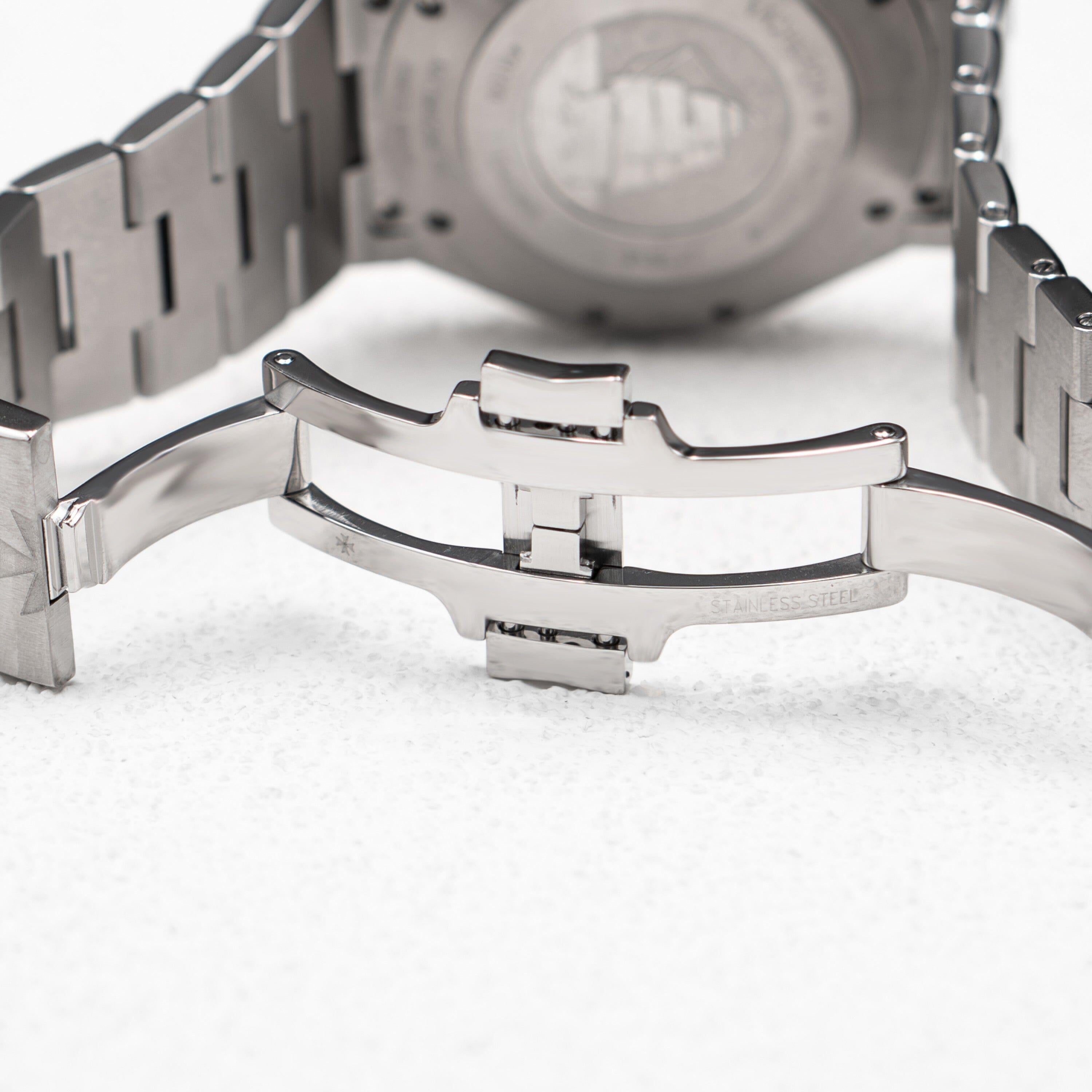 Vacheron Constantin Overseas 49150 Blaues Zifferblatt Herrenuhr Box Papiere im Angebot 3