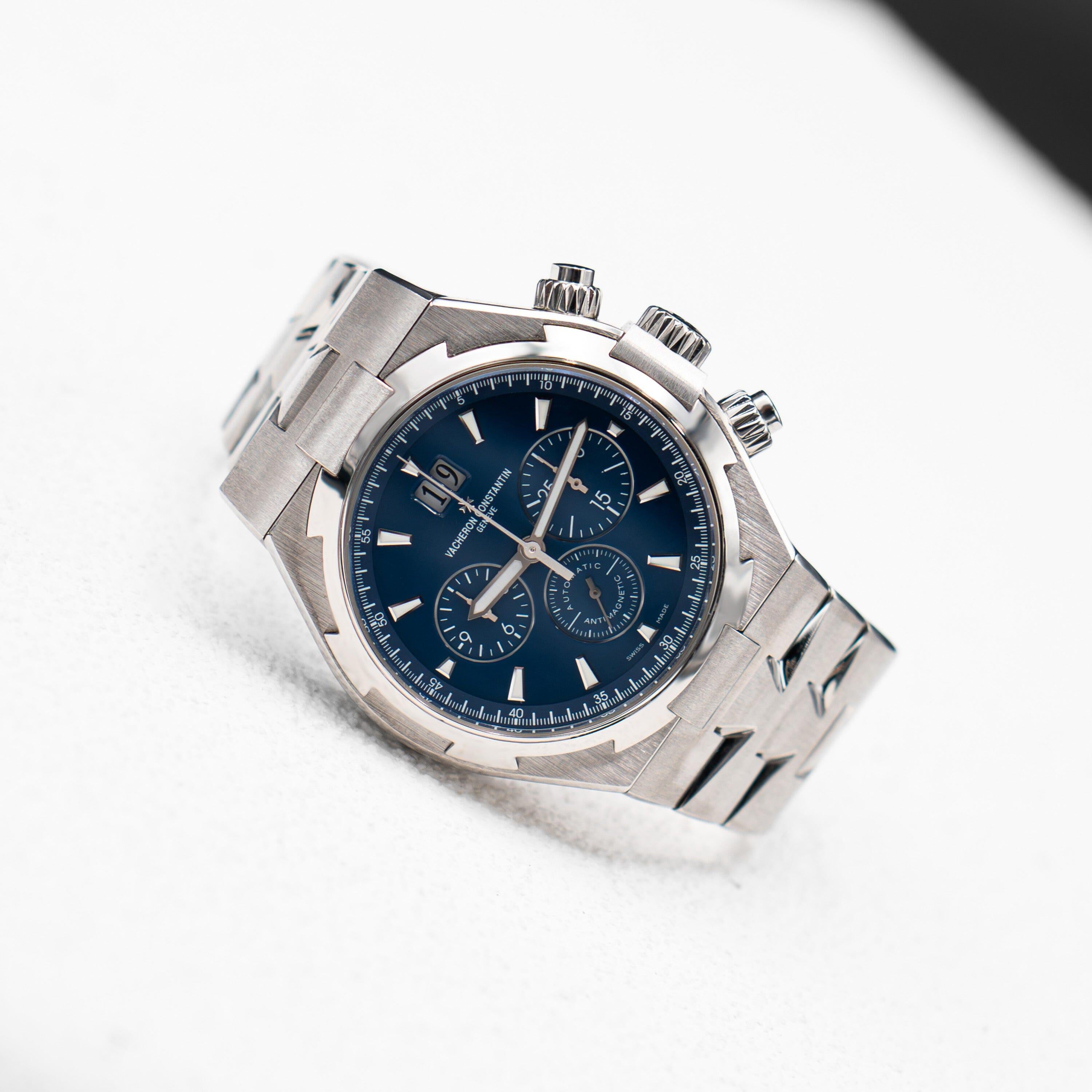 Vacheron Constantin Overseas 49150 Blaues Zifferblatt Herrenuhr Box Papiere im Angebot 4