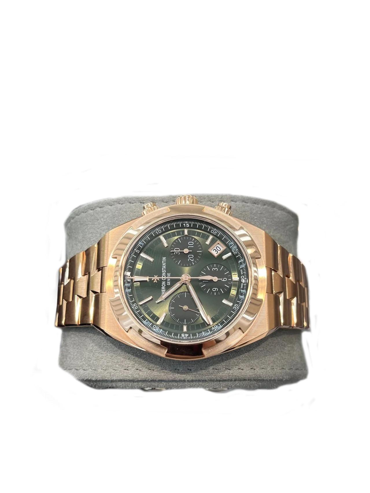 Vacheron Constantin Overseas Chronograph Rose Gold Green Dial 5520V/210R-B966 In New Condition For Sale In New York, NY