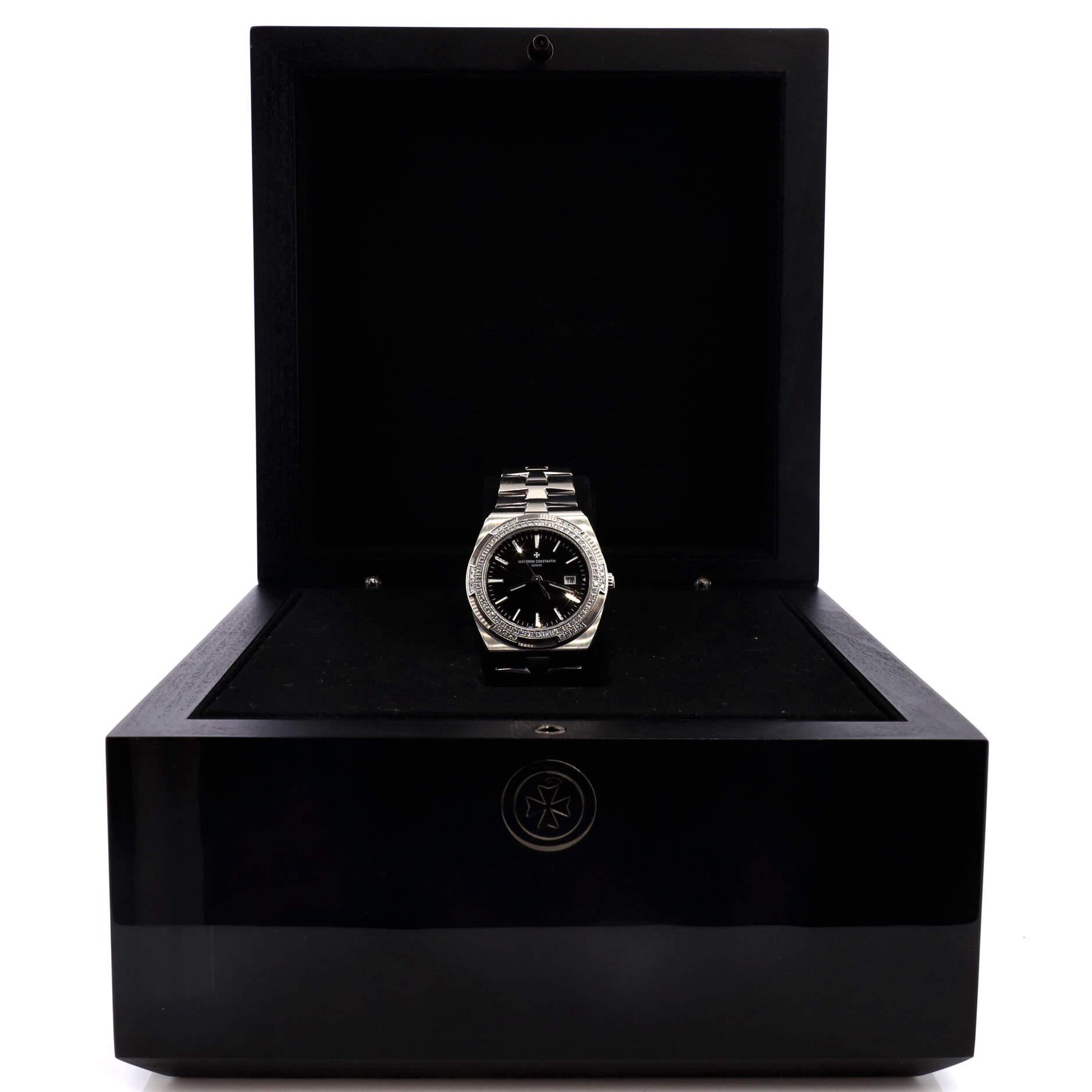 Zustand: Sehr gut. Mäßige Kratzer und Gebrauchsspuren. Abnutzung und Kratzer auf Gehäuse und Armband.
Zubehör: Garantiekarte - datiert, Box
Abmessungen: Größe/Breite des Gehäuses: 33 mm, Höhe der Uhr: 9 mm, Breite des Bandes: 19 mm, Umfang des