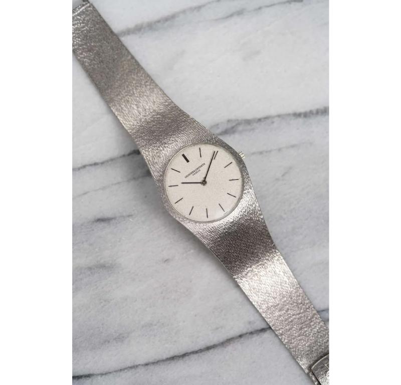 Nos enorgullece ofrecer esta rara y excepcionalmente refinada Vacheron Constantin 
