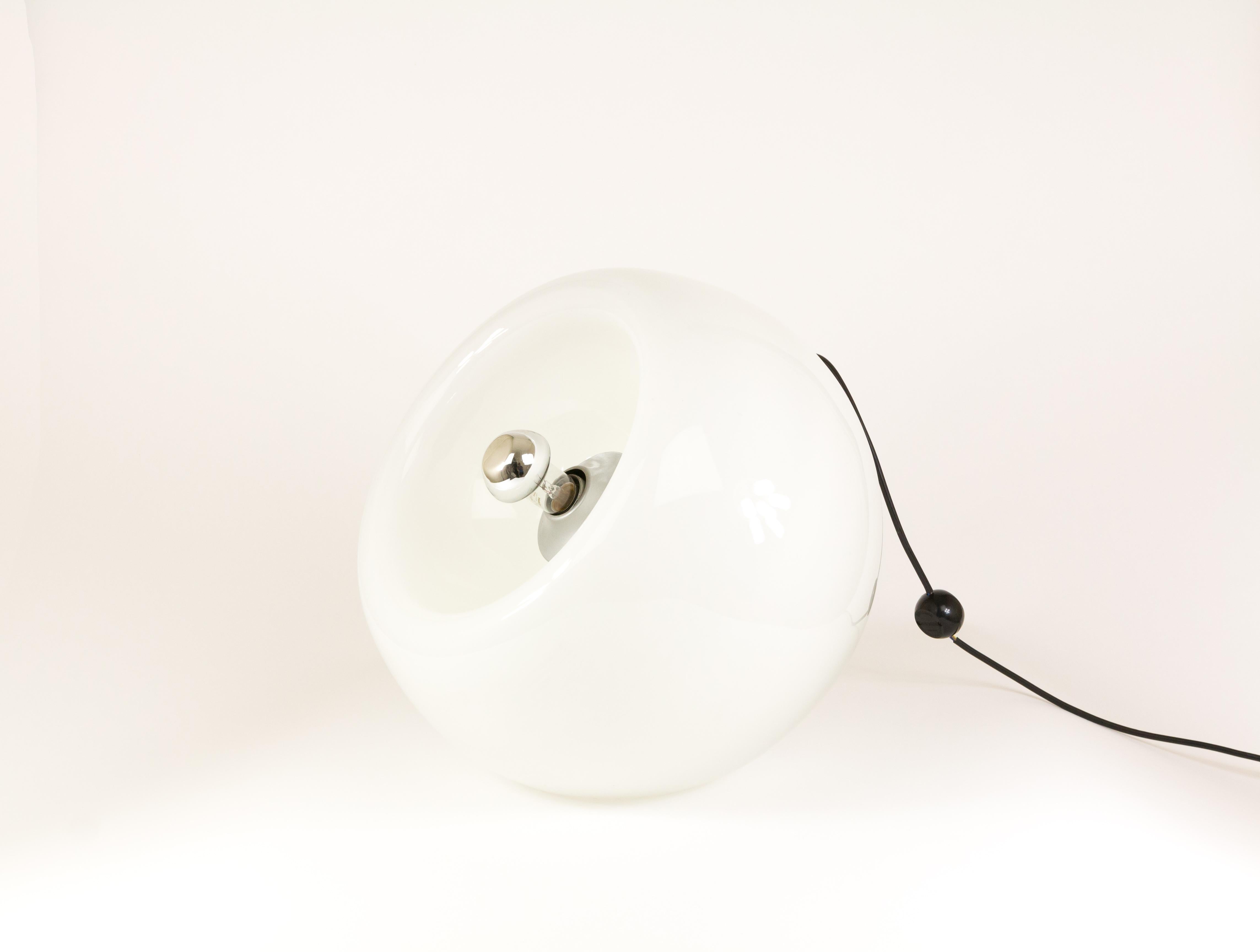 Vacuna Floor or Table Glass Lamp by Eleonore Peduzzi-Riva for Artemide, 1960s In Good Condition In Rotterdam, NL
