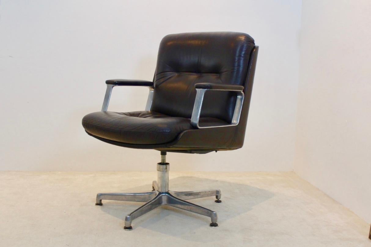 Mid-Century Modern Vaghi Executive Leather Swivel Chair, Italy