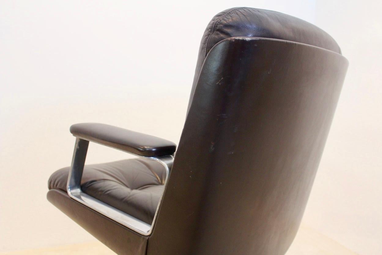 20th Century Vaghi Executive Leather Swivel Chair, Italy