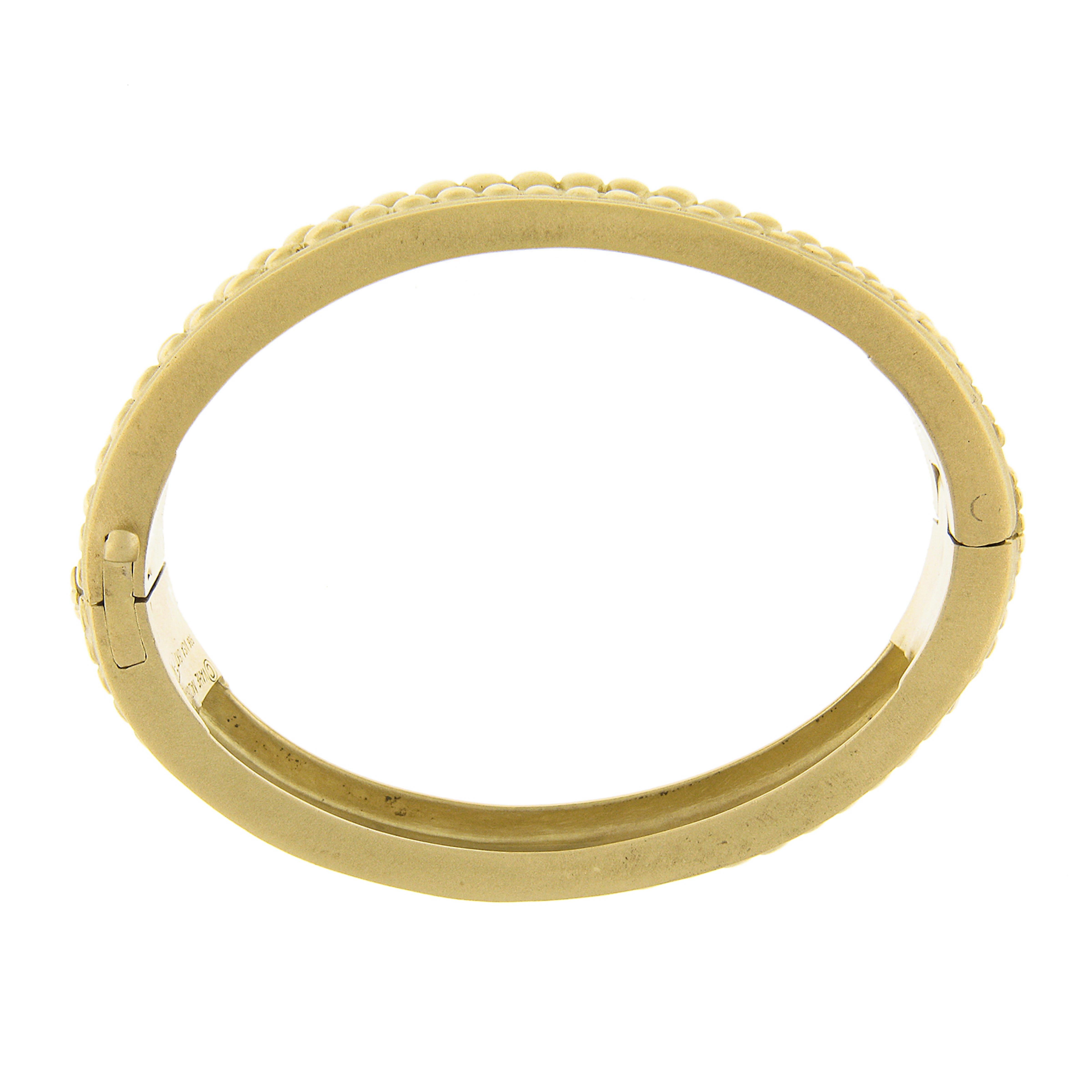 Vahe Naltchayan Bracelet jonc large en or 18 carats, 2 carats poids total, perlé de diamants mats et ondulés en vente 2