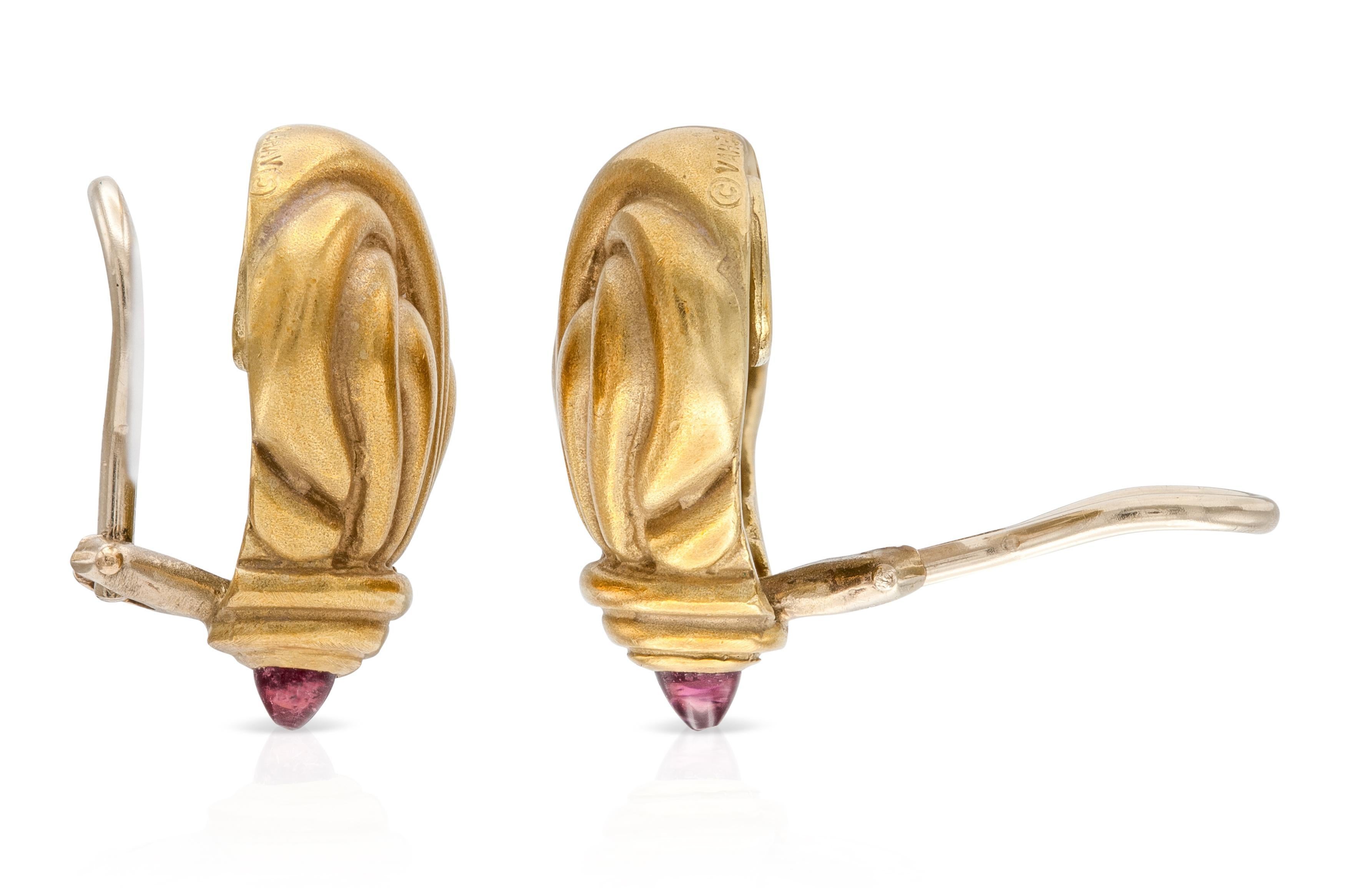 Vahe Naltchayan Gold Heart Earrings In Good Condition For Sale In New York, NY