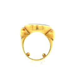 Anello d'oro Vahe Naltchayan con incisione su onice e guerriero