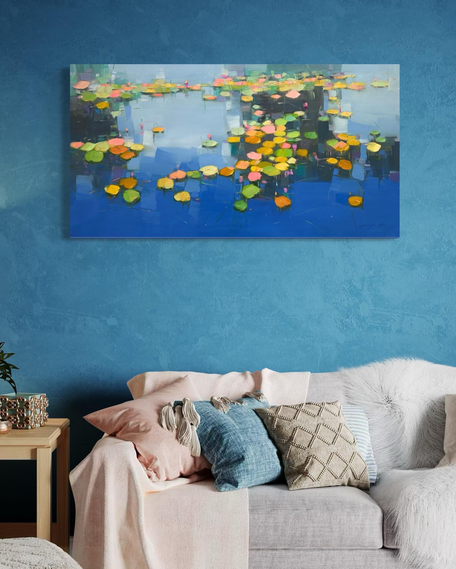 Gigli galleggianti, Impressionismo floreale Pittura ad olio originale, pronta da appendere - Abstract Painting Blu di Vahe Yeremyan