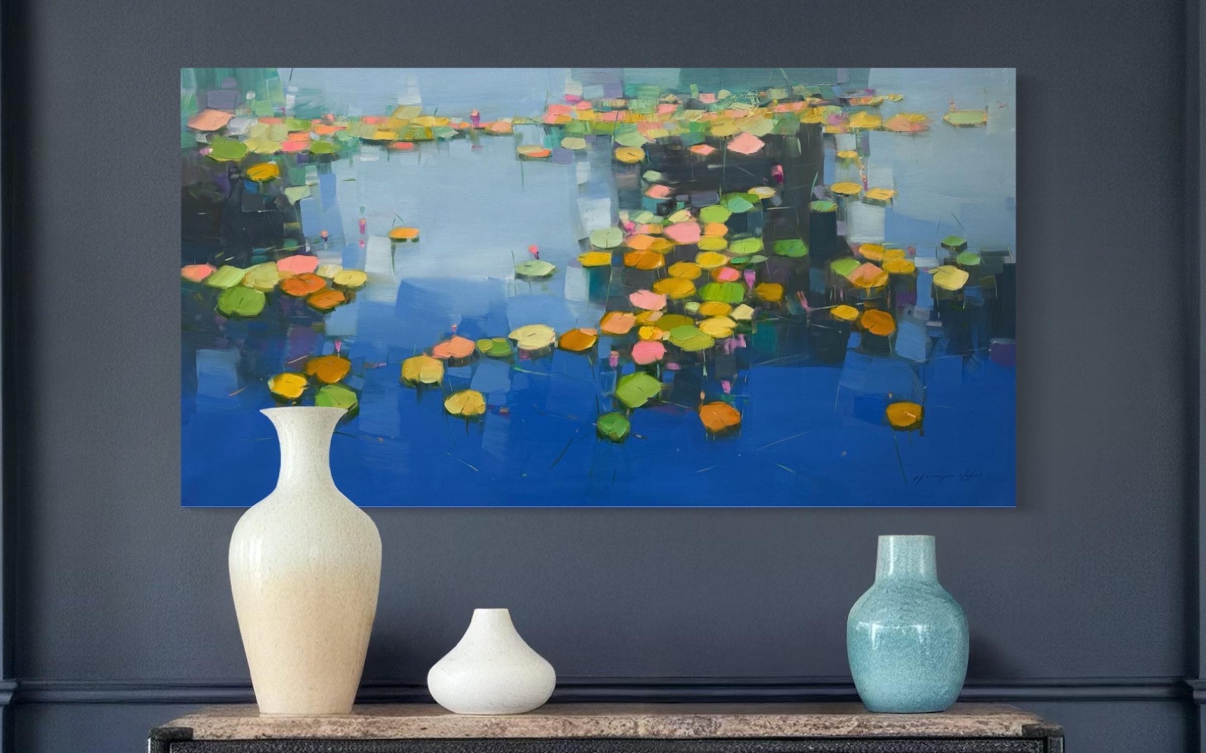 Schwebende Lilien, Blumen-Impressionismus, Original-Ölgemälde, hängefertig (Blau), Landscape Painting, von Vahe Yeremyan