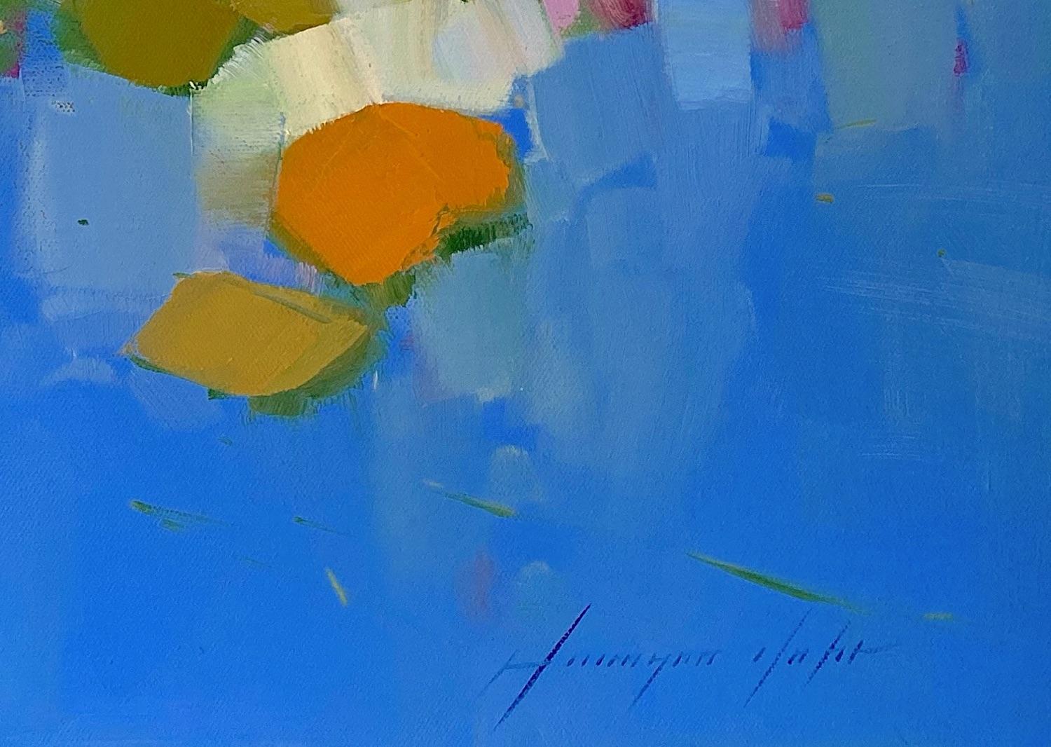 <p>Kommentare des Künstlers<br />Mit einem Spachtel hat der Künstler Vahe Yeremyan diese heiteren Seerosen in einer abstrakten Darstellung von Grün-, Orange- und Rosatönen auf einem durchsichtigen Blau eingefangen. Die Lilienblätter und rosa Blüten