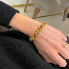 Vaid Roma, gebogenes Gliederarmband aus 18 Karat Gold mit 19,65 Karat Halbedelsteinen