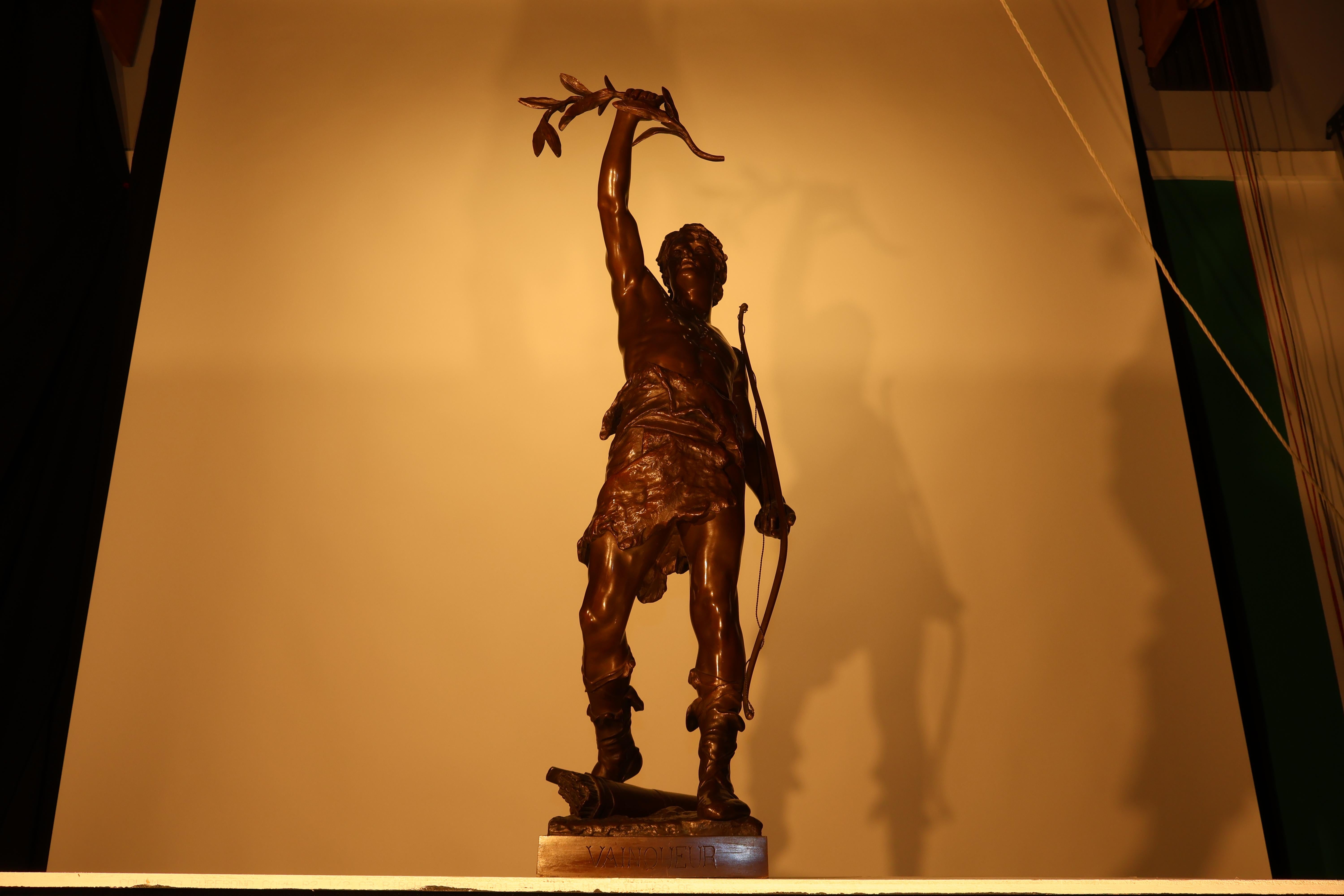 Vainqueur (Vittorioso) Bronzo francese di E. Marioton (1857-1933) in vendita 11