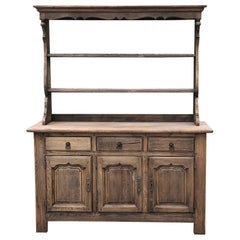 Vaisselier:: Buffet:: Antique Country French en chêne rayé