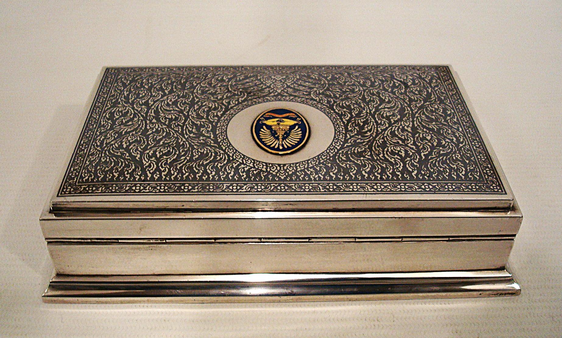 Argento 925 Scatola in oro e argento smaltato Vajiralongkorn Re di Thailandia in vendita