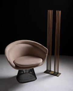 Grande scultura Sonambient di Val Bertoia intitolata "2 quadrati che camminano per i suoni".