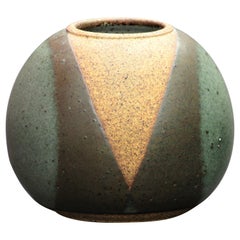 Val Cushing Kugelförmige Vase aus Steingut