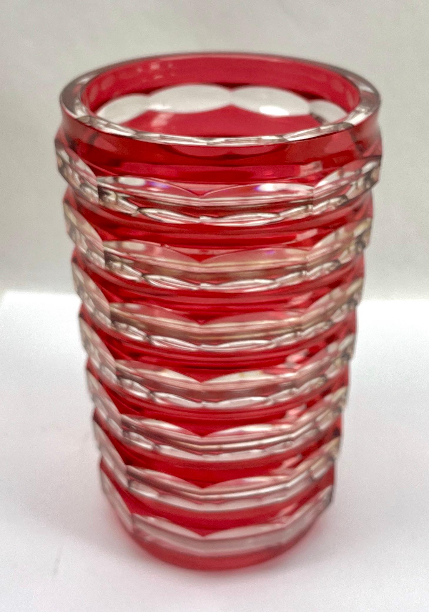 Mid-Century Modern Val Saint Lambert Vase en cristal Art Déco taillé à la main, années 1950 en vente