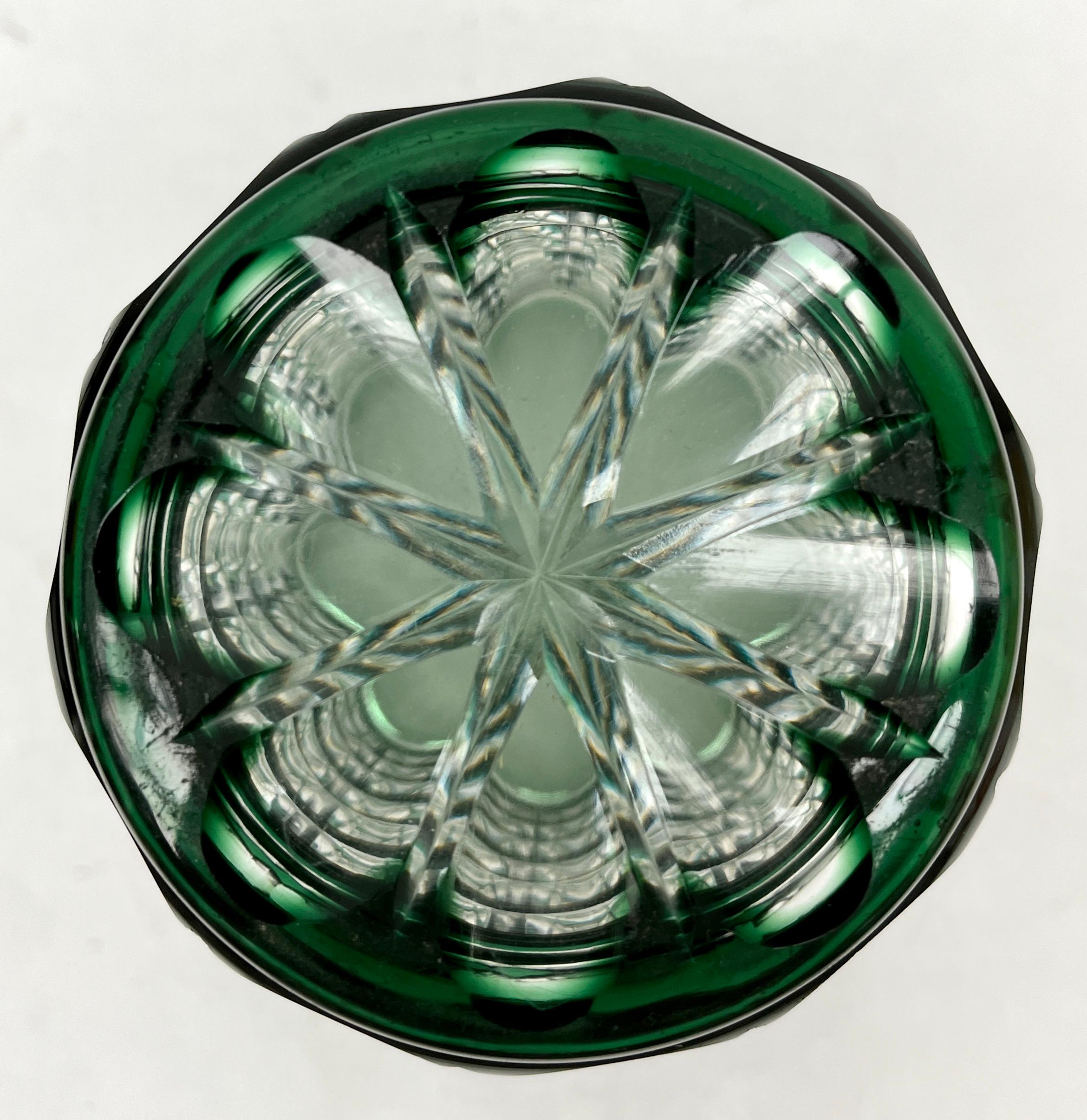 Milieu du XXe siècle Val Saint Lambert Vase en cristal Art Déco taillé à la main, années 1950 en vente