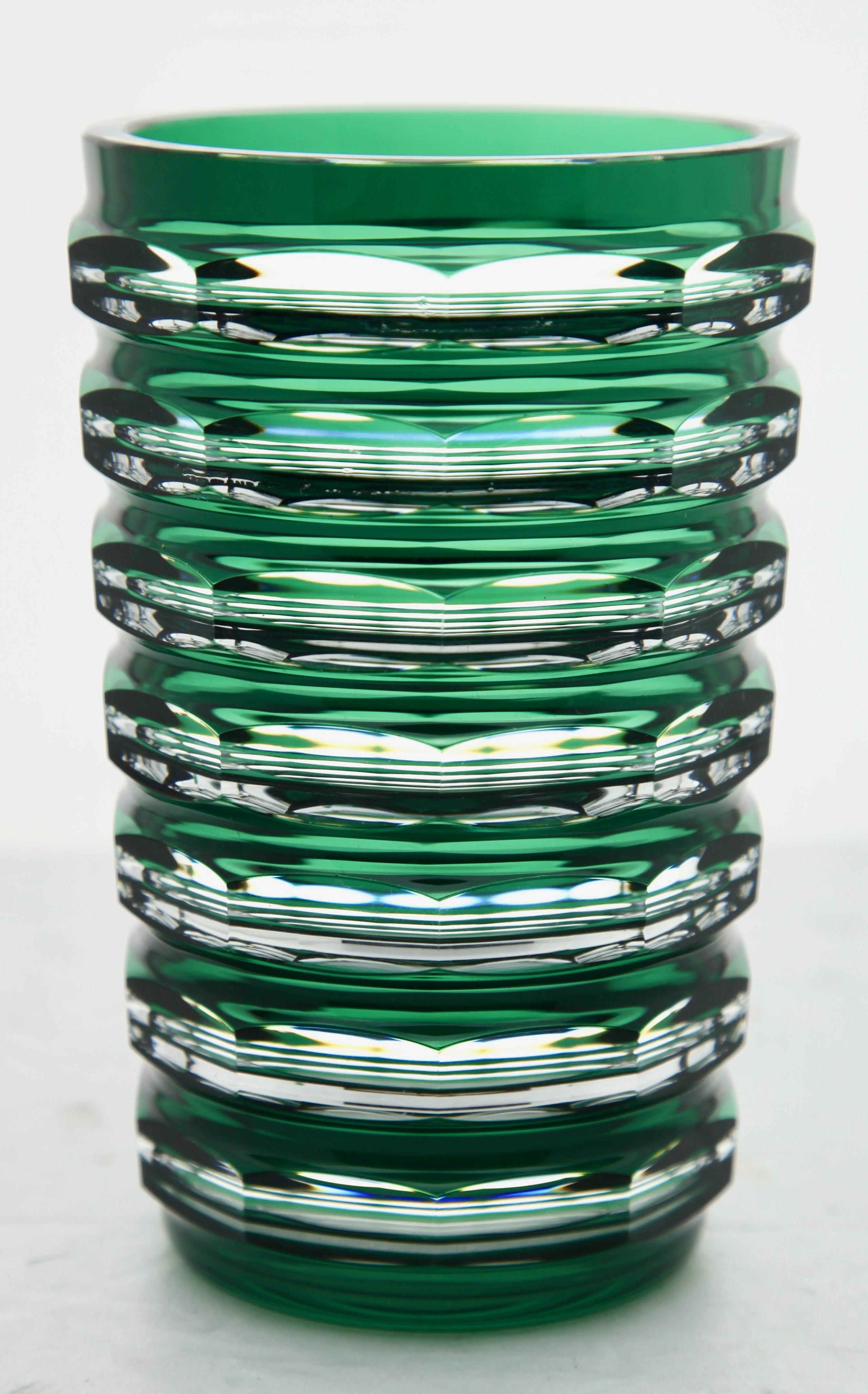 Belge Val Saint Lambert Artful Green Crystal Vase Cut-to-Clear, années 1950 en vente