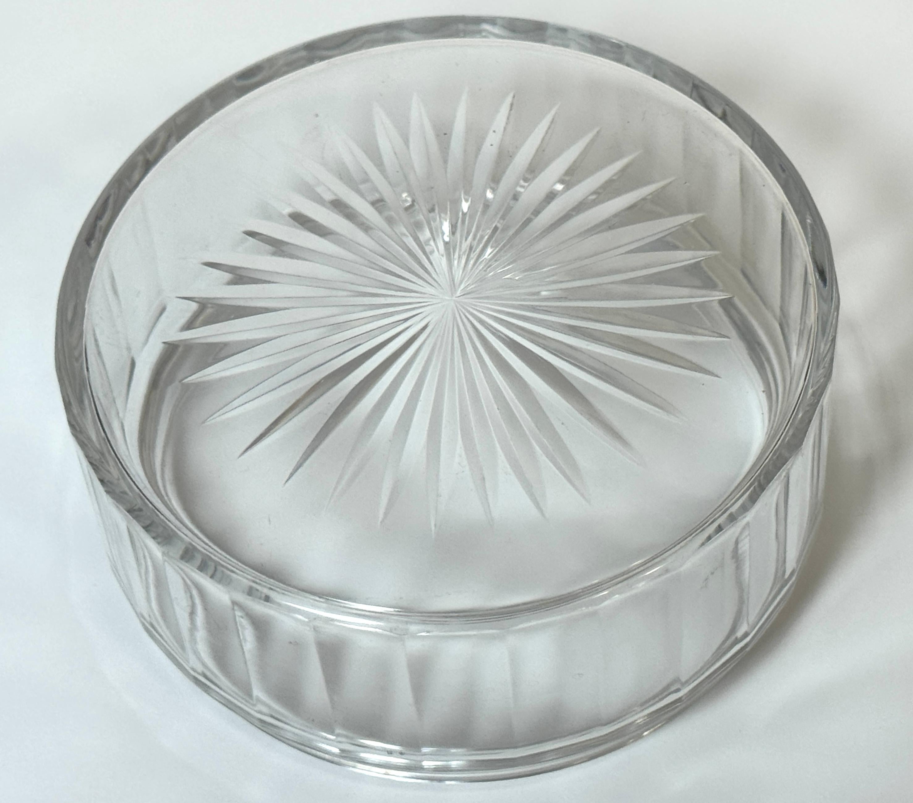 Val Saint Lambert  (Atrib.) Red Floral Cut-to-Clear Crystal Table Box For Sale 3