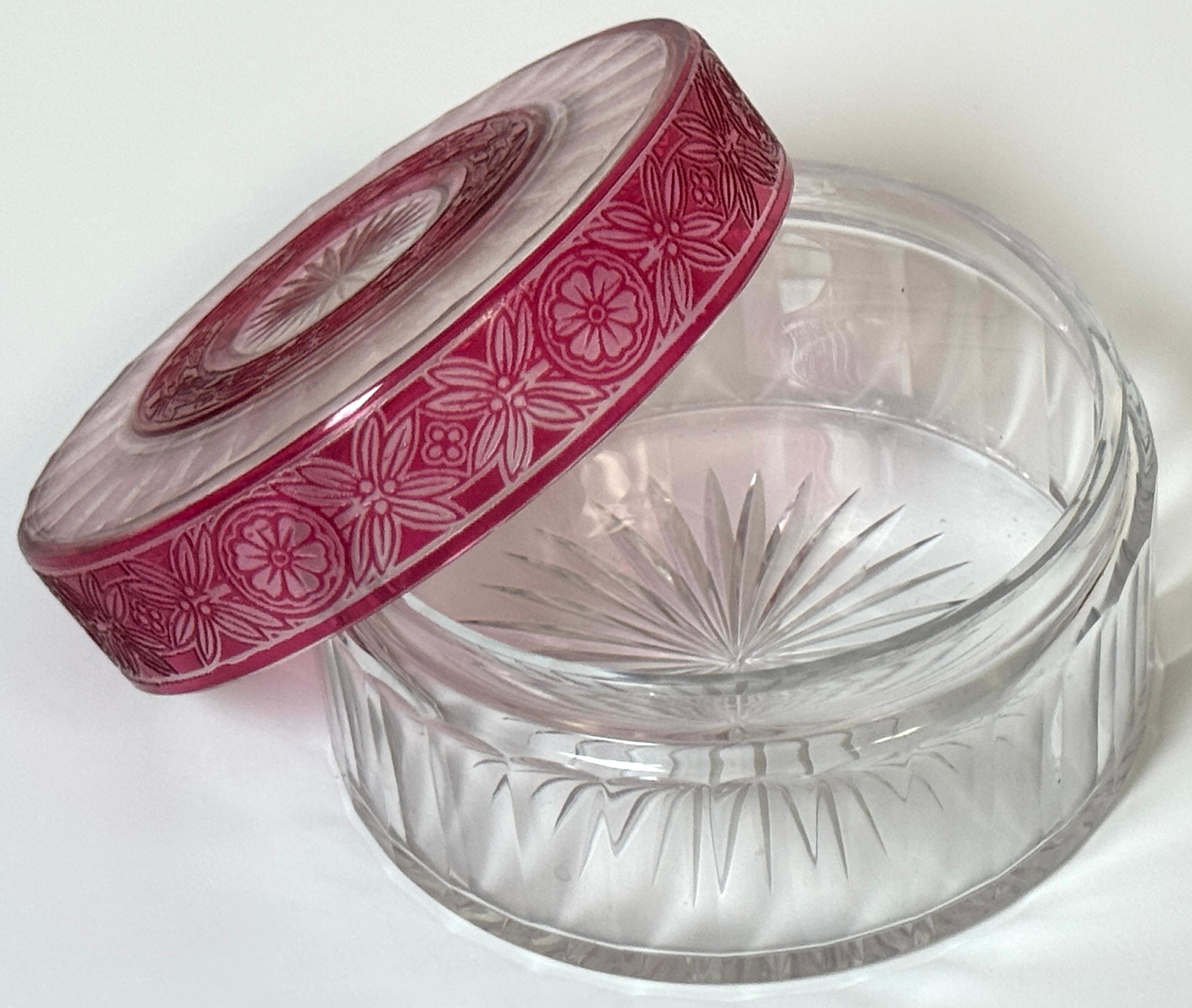 Val Saint Lambert  (Atrib.) Red Floral Cut-to-Clear Crystal Table Box In Good Condition For Sale In West Palm Beach, FL