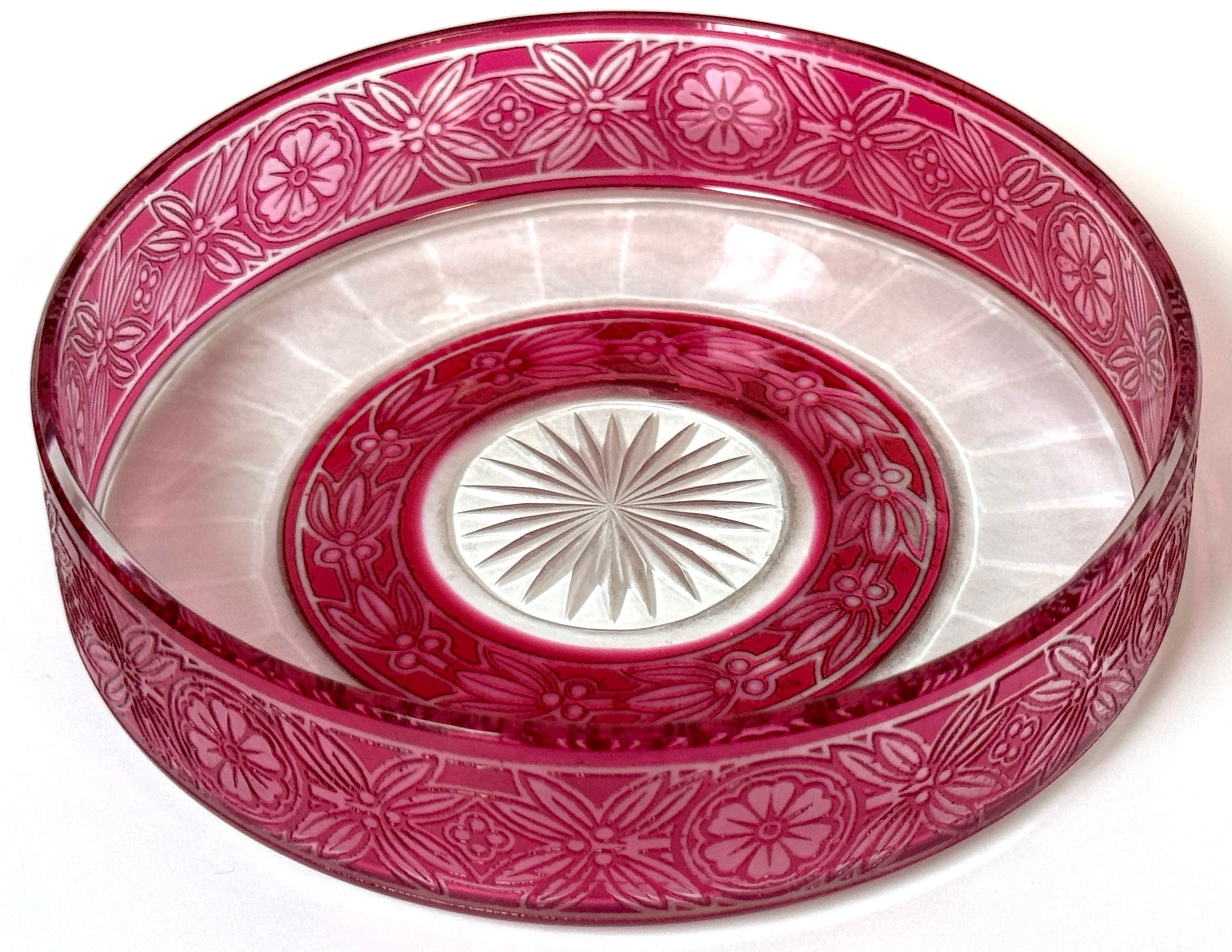 Val Saint Lambert  (Atrib.) Red Floral Cut-to-Clear Crystal Table Box For Sale 1